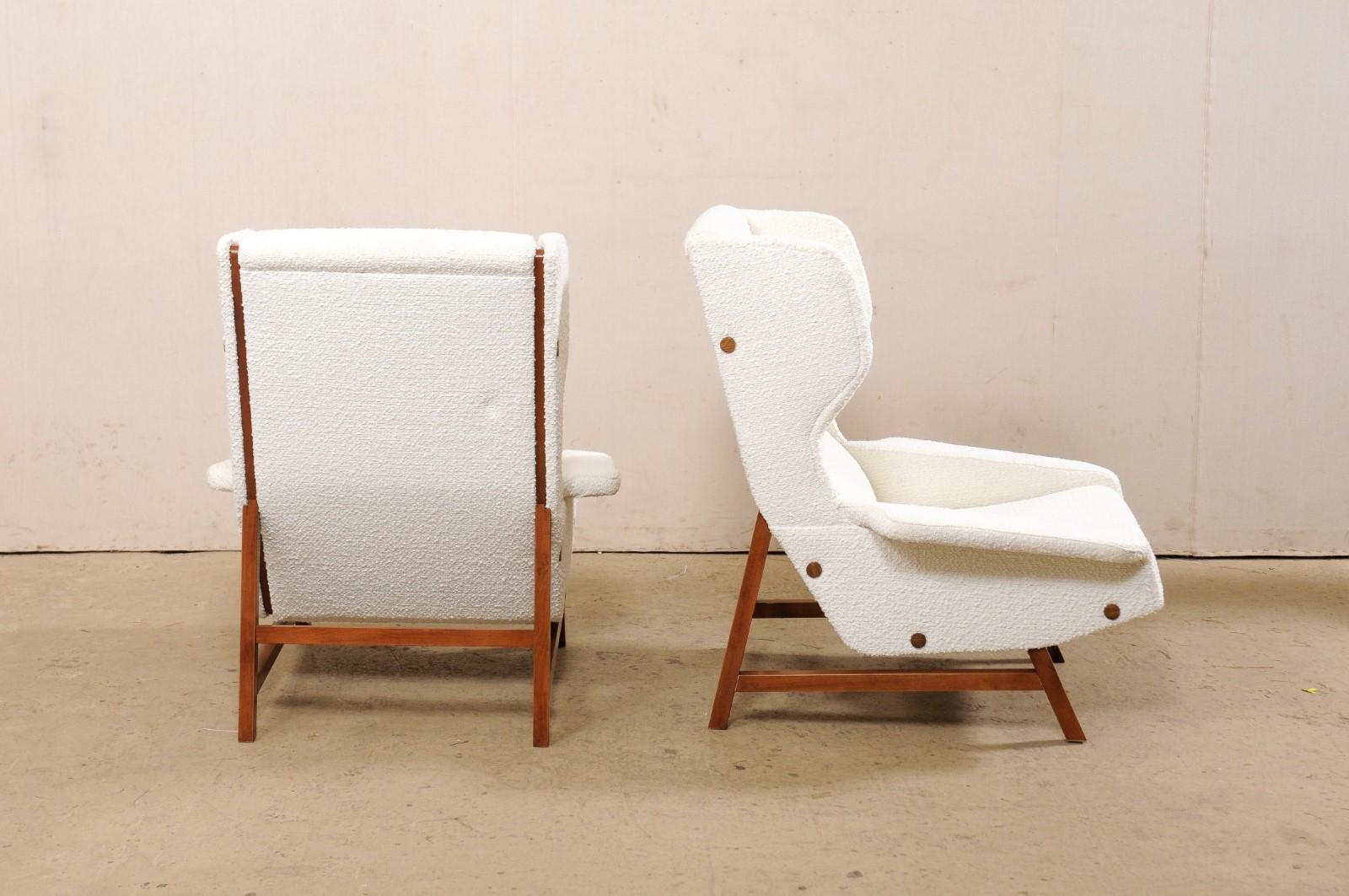 Italian Pair of Fashionably Modern Wingback Chairs with White Bouclé Upholstery For Sale 4