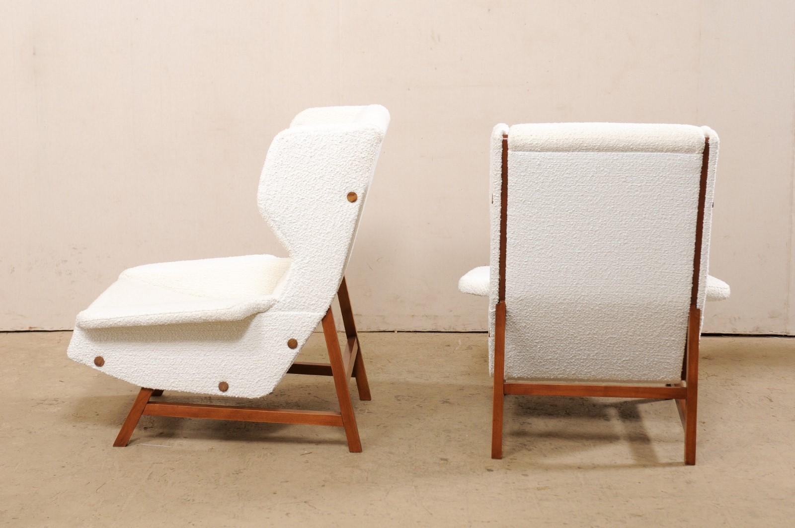 Italian Pair of Fashionably Modern Wingback Chairs with White Bouclé Upholstery For Sale 5
