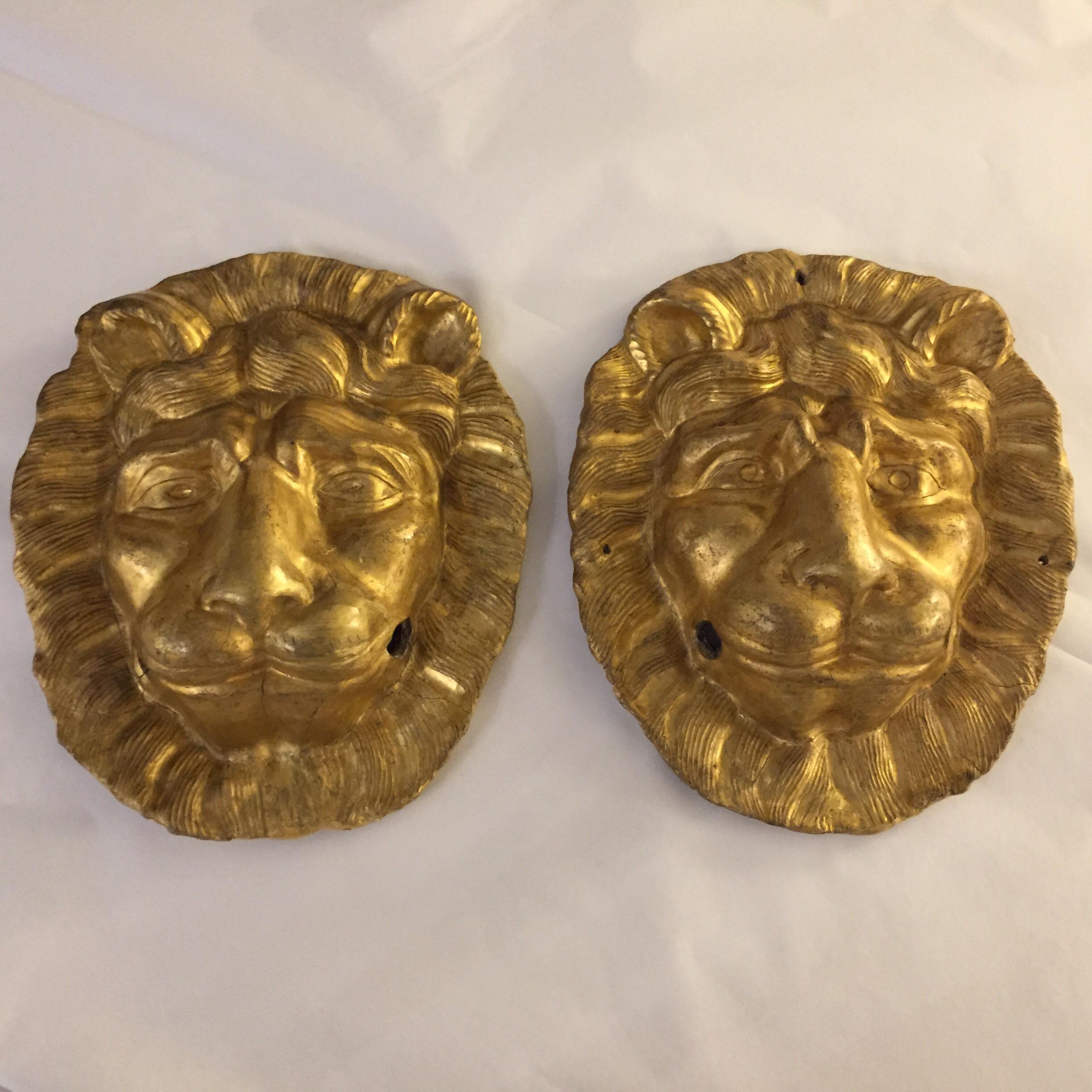 Mid-19th Century Pair of Italian Masks Gilded Lion Head Sculptures from Tuscany In Good Condition In Milan, IT