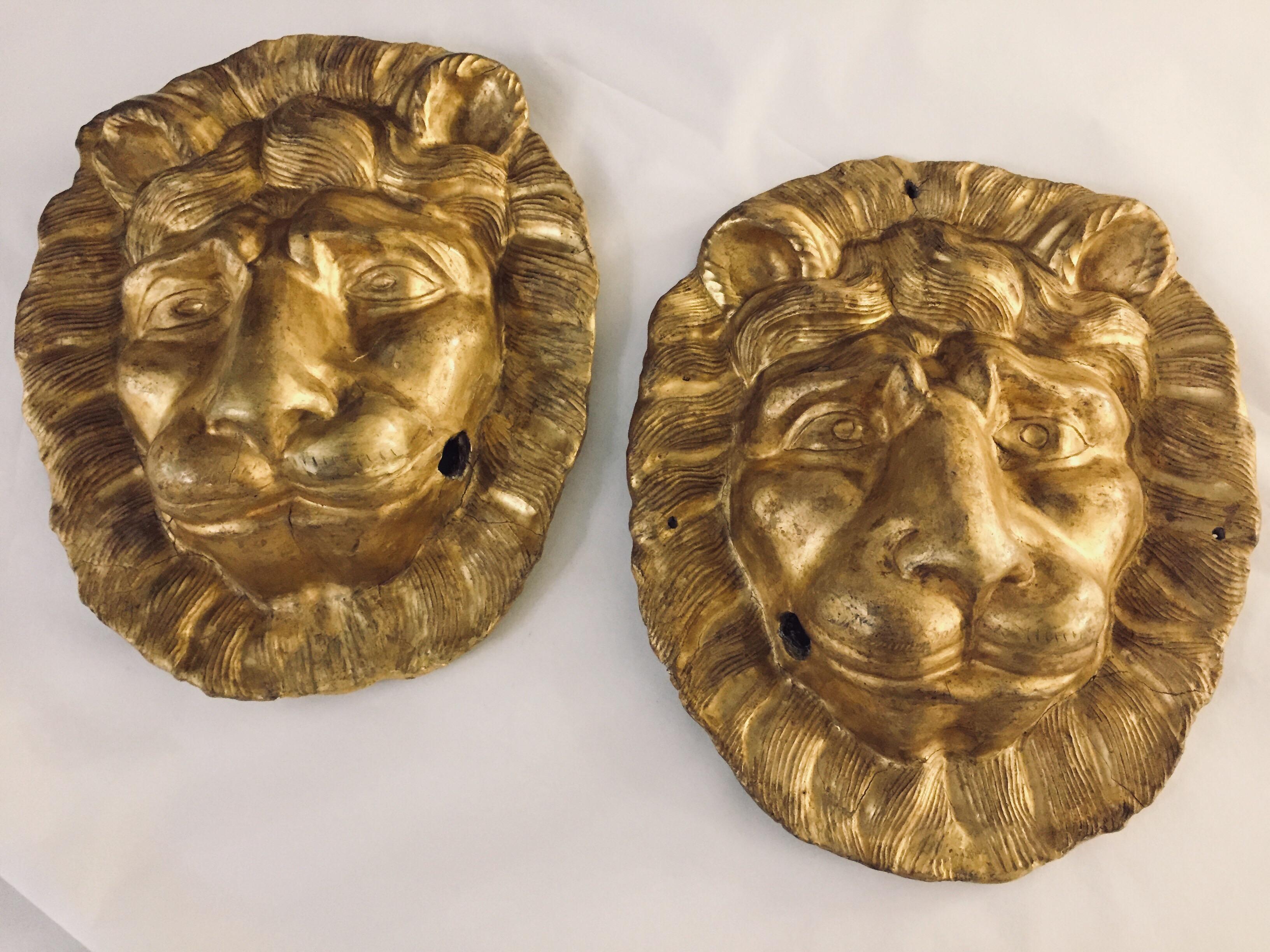 Gilt Mid-19th Century Pair of Italian Masks Gilded Lion Head Sculptures from Tuscany