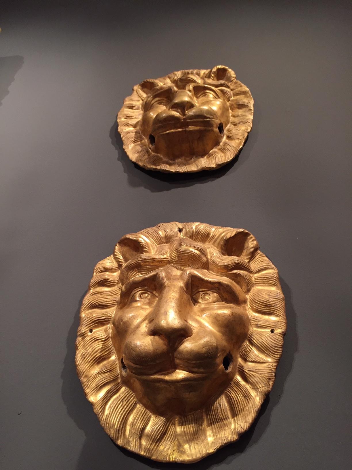 Paper Mid-19th Century Pair of Italian Masks Gilded Lion Head Sculptures from Tuscany