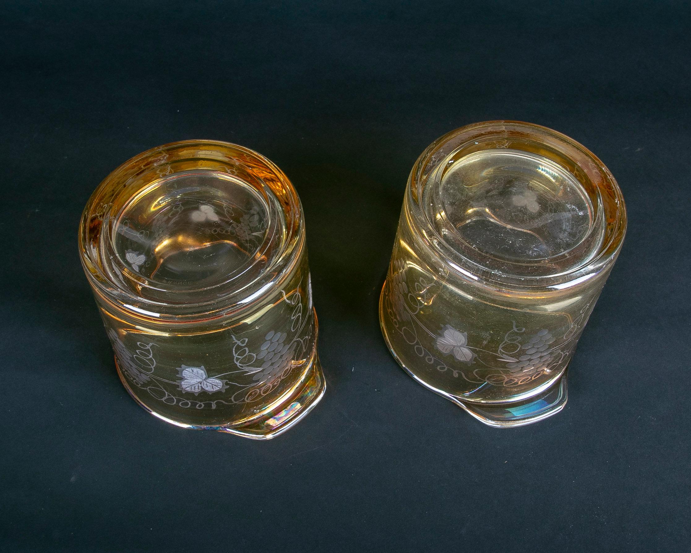 Paar italienische Glasgefäße mit geschnitzter Trauben-Dekoration, geschnitzt  im Angebot 7