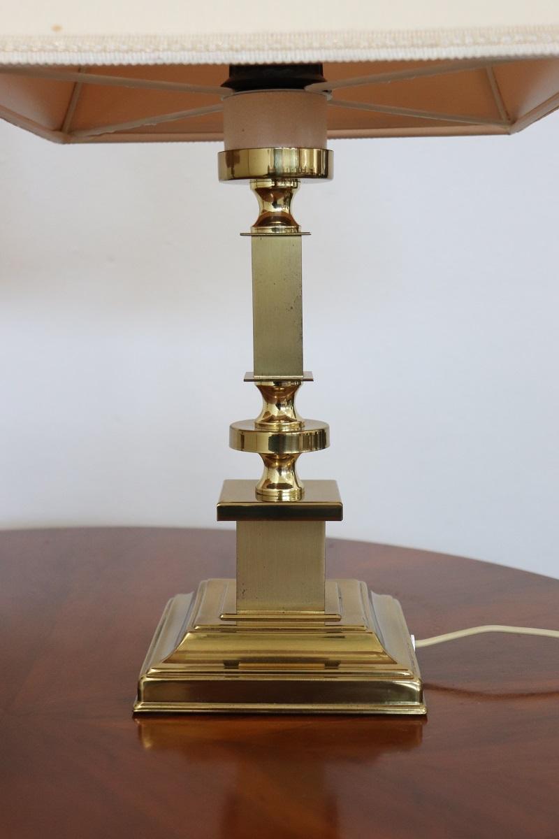 Coppia italiana di lampade da comodino dorate, anni '70 in vendita 1