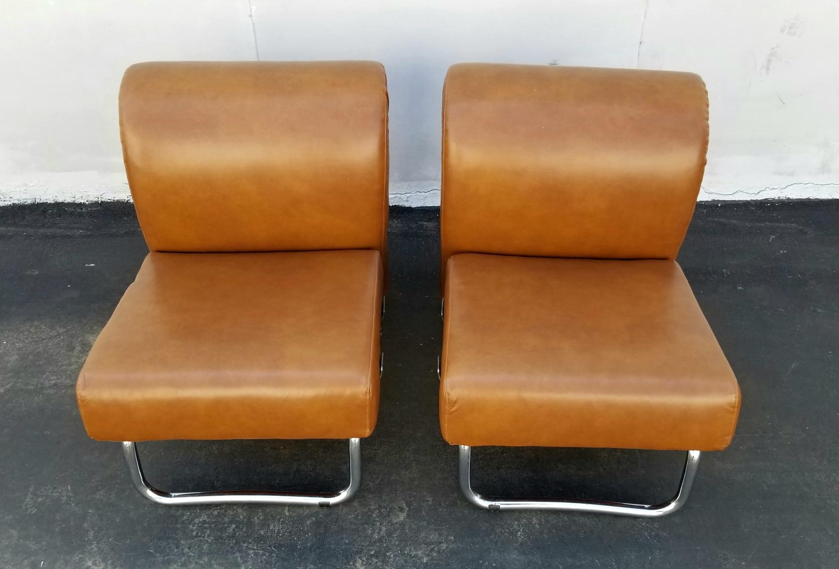 Italian Pair of Lather Chairs In Good Condition For Sale In Los Angeles, CA