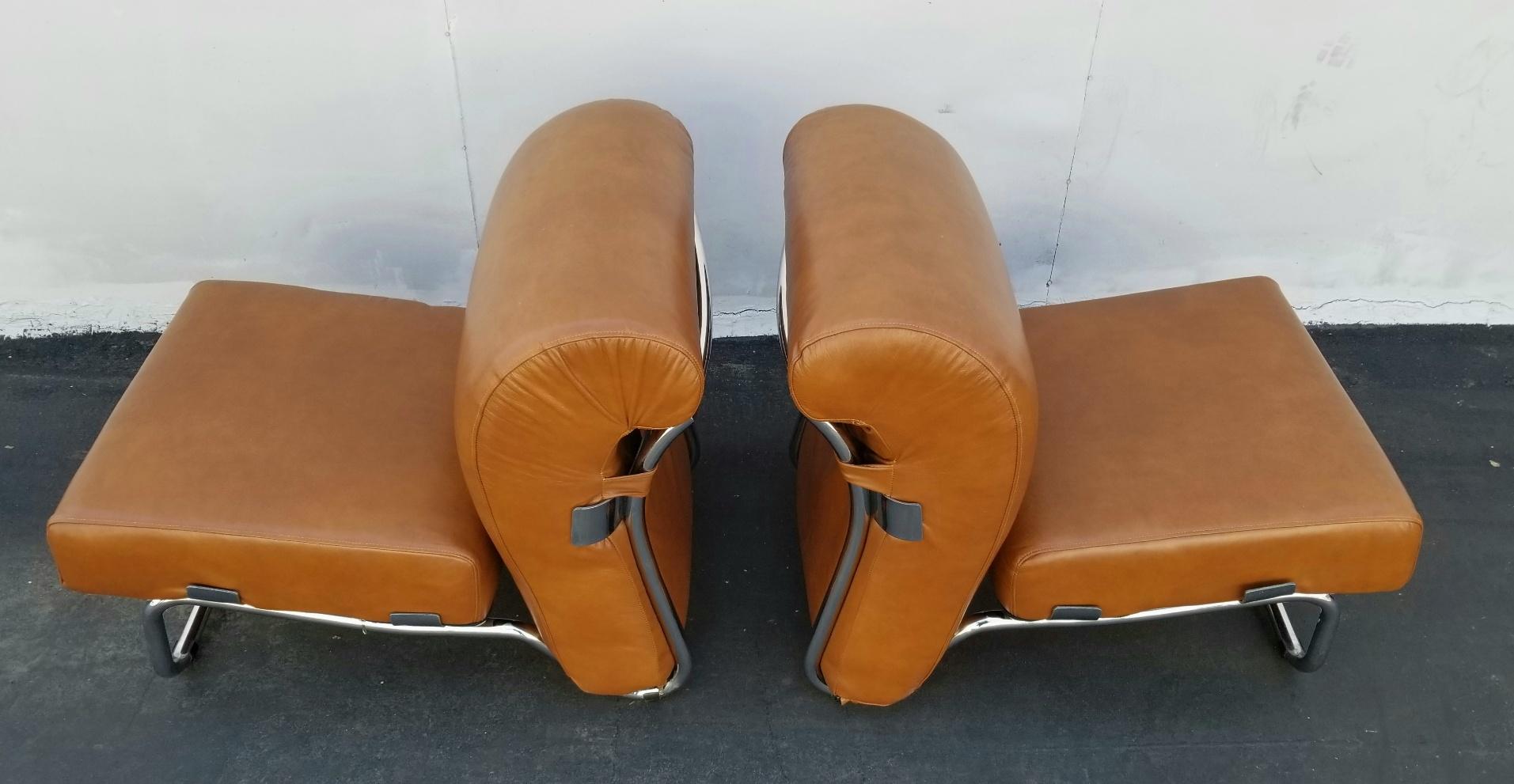 Paire de chaises en cuir italiennes en vente 1
