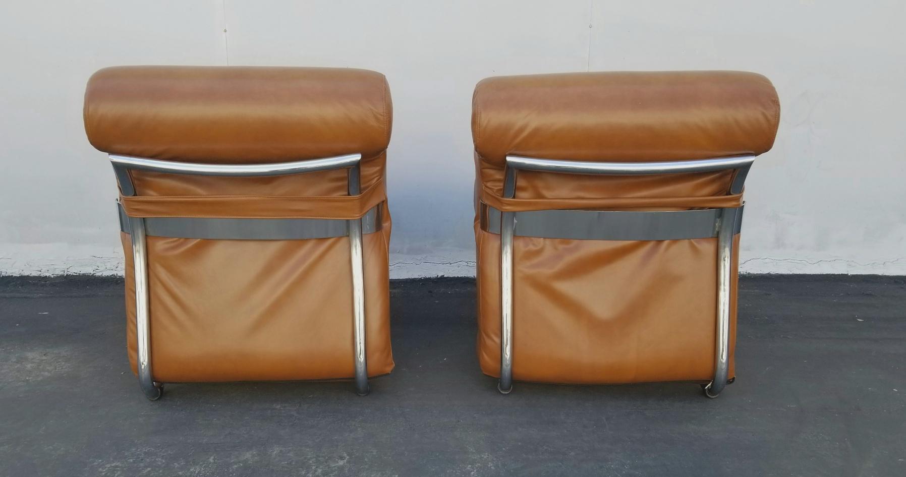 Italian Pair of Lather Chairs For Sale 2