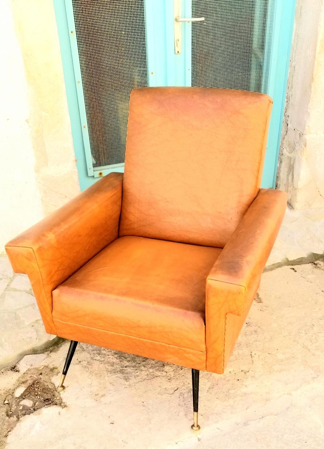 Italian Pair of Lounge Chairs In Good Condition In Los Angeles, CA