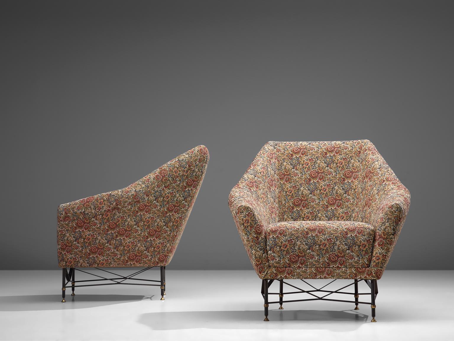 Italian Pair of Lounge Chairs in Floral Upholstery In Good Condition In Waalwijk, NL