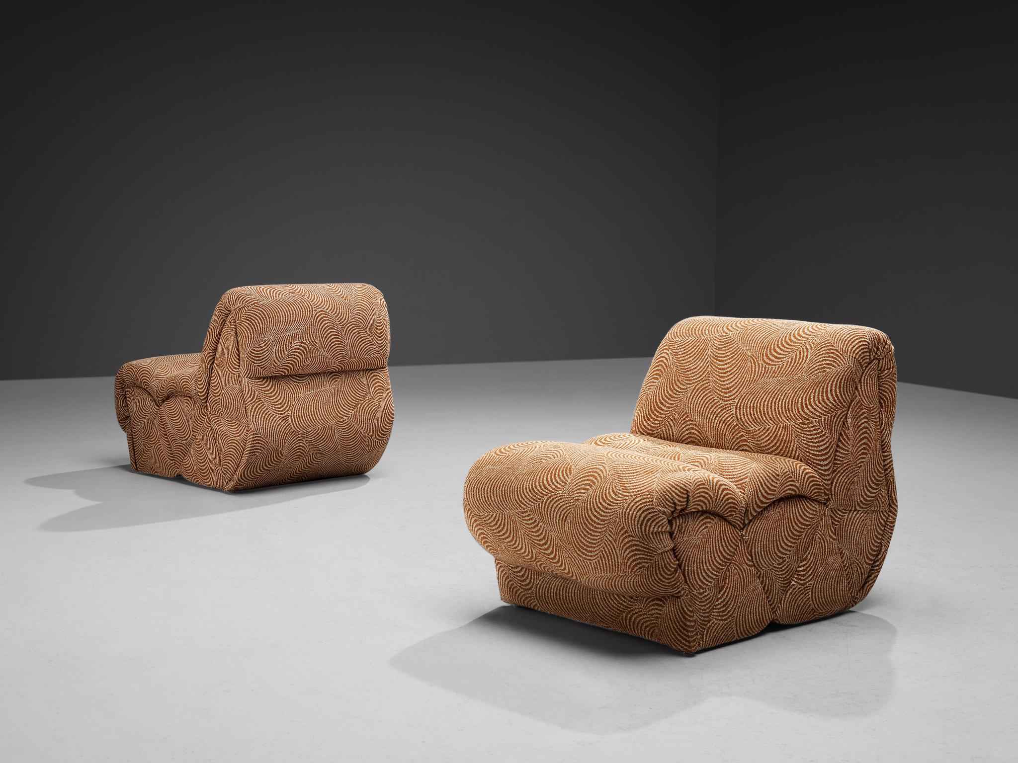 Pair of lounge chairs, fabric, Italy, 1970s 

This Italian lounge chair truly exudes the optimistic vibe and colorfulness of the seventies. The construction is based on bulky, round shapes that contribute to the chair's solid and exuberant