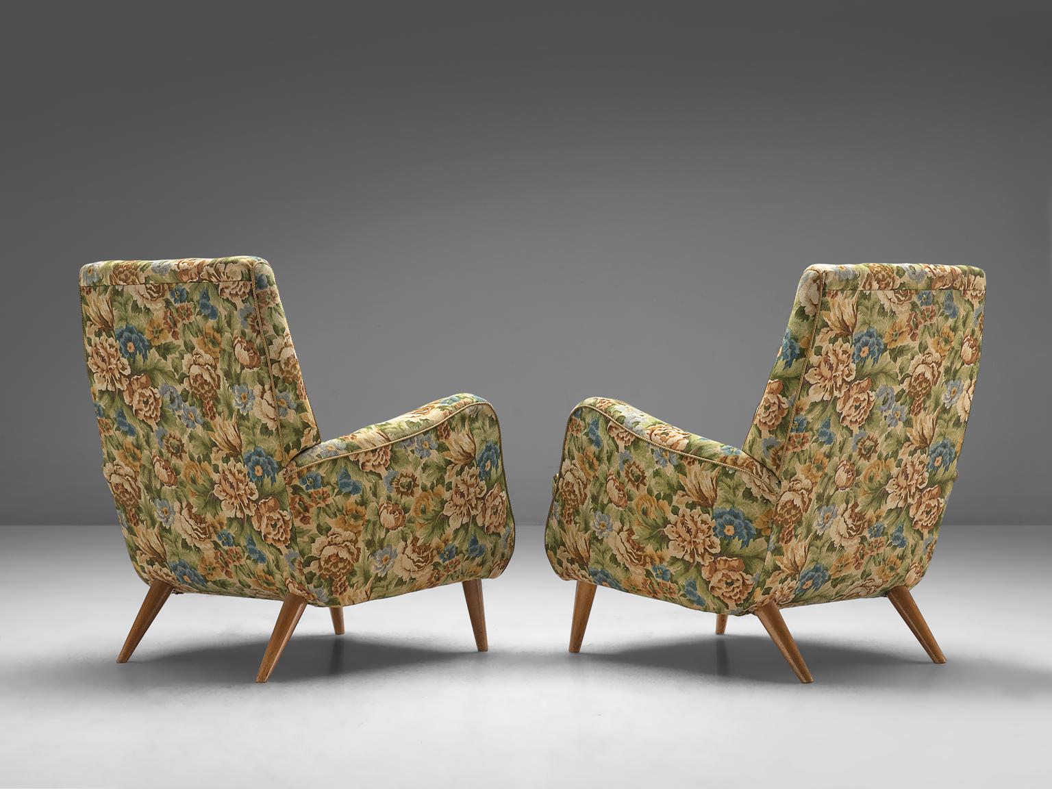 Italian Pair of Lounge Chairs in Original Floral Upholstery In Good Condition In Waalwijk, NL