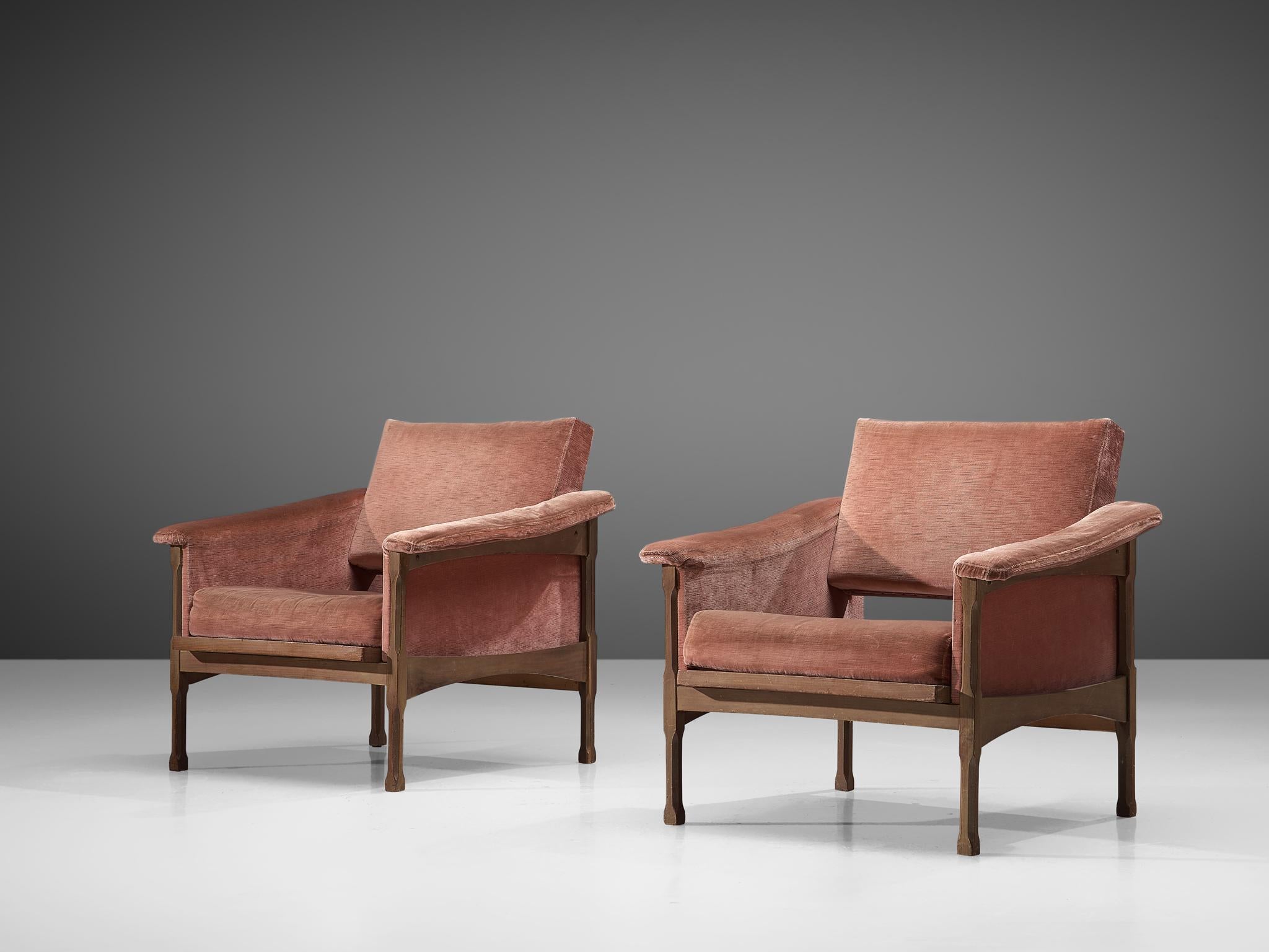 Lounge chairs, velvet, mahogany, Italian, 1960s

These sculptural lounge chairs are beautifully designer. The frame out of mahogany shows a cubic design with strong lines. Due to this frame, the comfortable armchairs feature scructured lines while