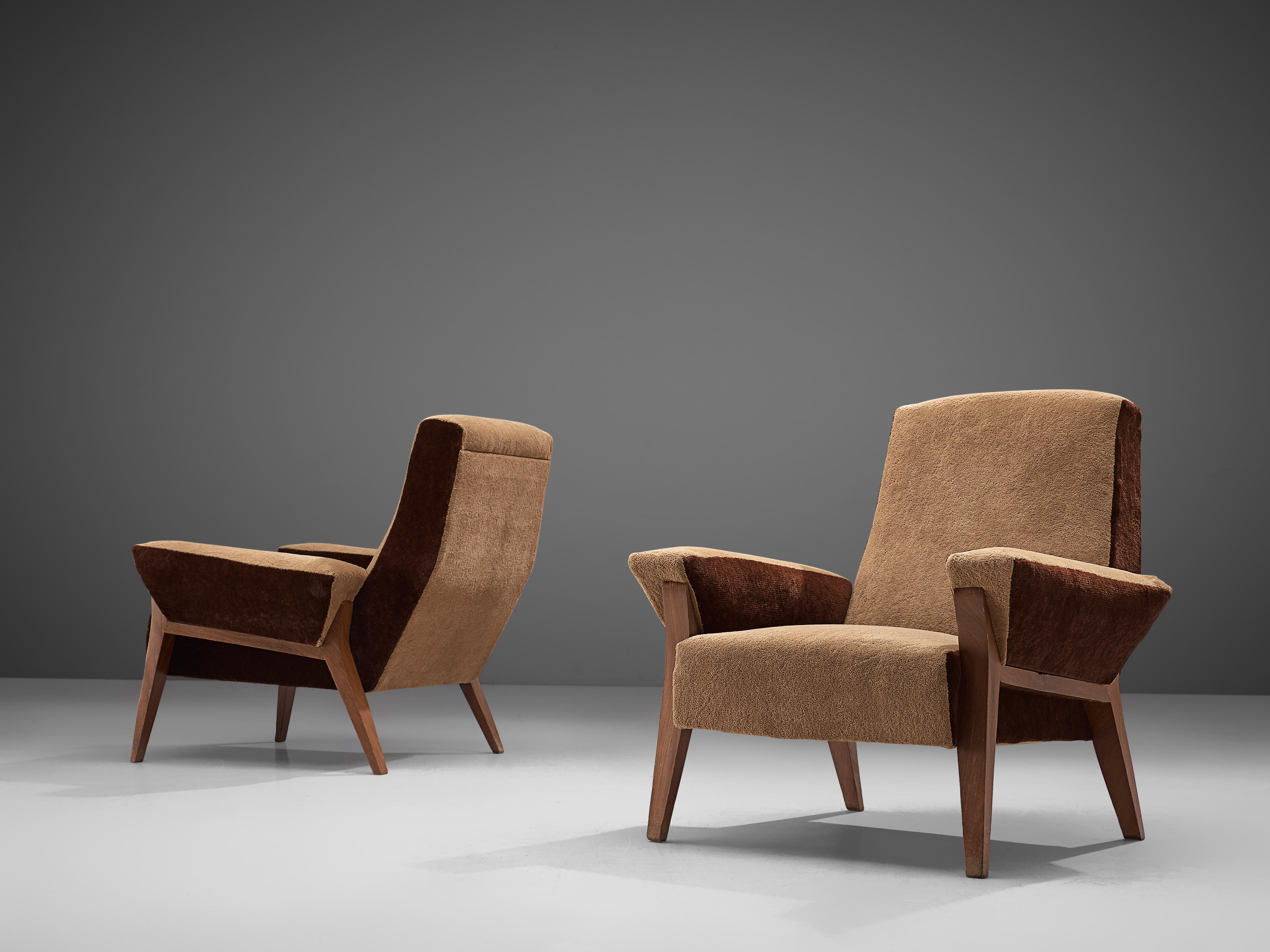 Pair of high back chairs, fabric and beech, Italy, 1950s

This set of chairs is beautiful example of Italian post-war design from the 1950s. The design is on the one hand simplistic with elegant shapes. On the other hand the set has straight lines