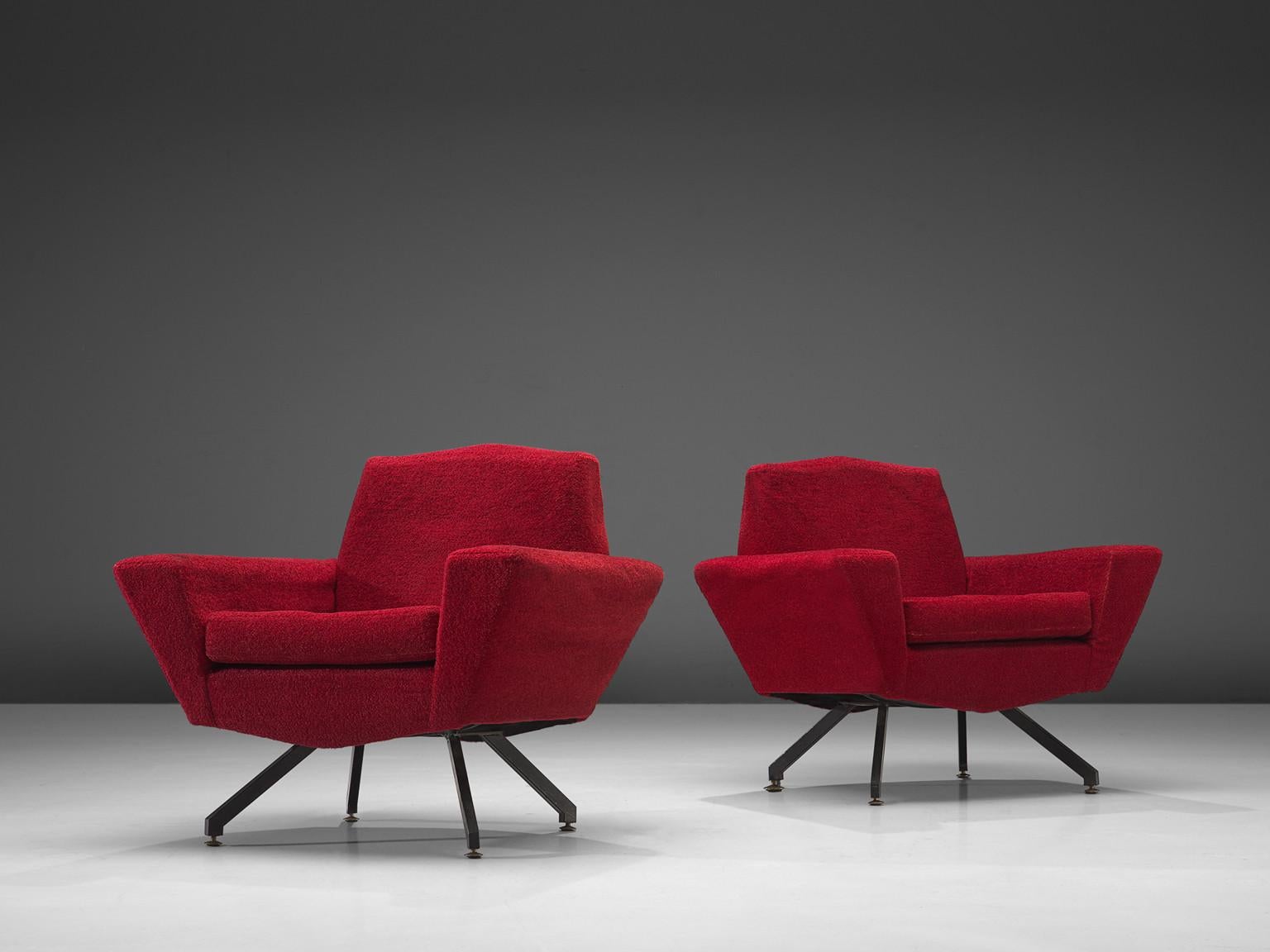 Studio APA for Lenzi, pair of club chairs model 'M538', fabric, metal, brass, Italy, 1960s

This dynamic pair of armchairs originates from Italy and features a well-proportioned construction of sharp angles and straight lines. This piece of