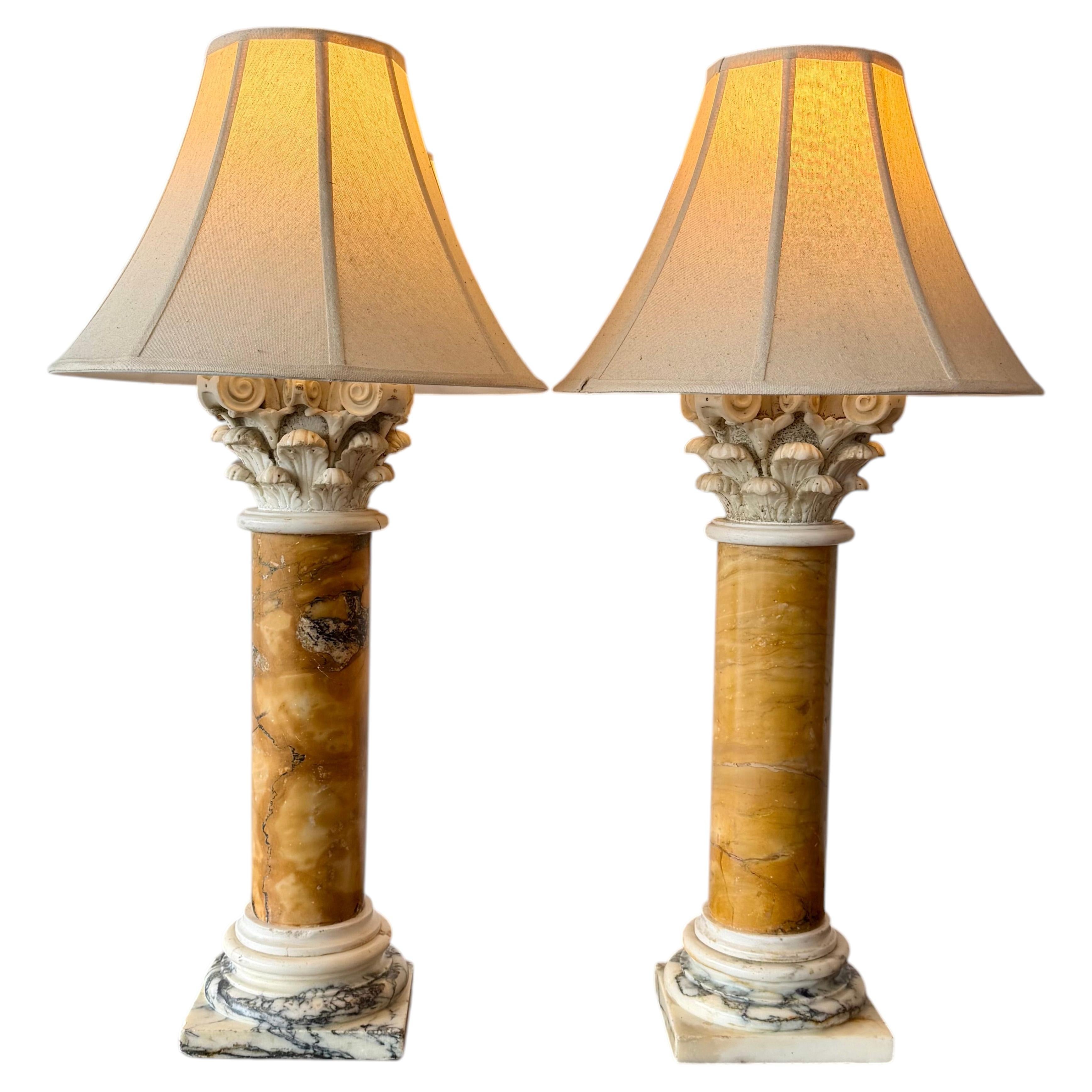 Antiguas Lámparas de Mesa Italianas de Mármol de Capitel Corintio, Circa 1900 en venta