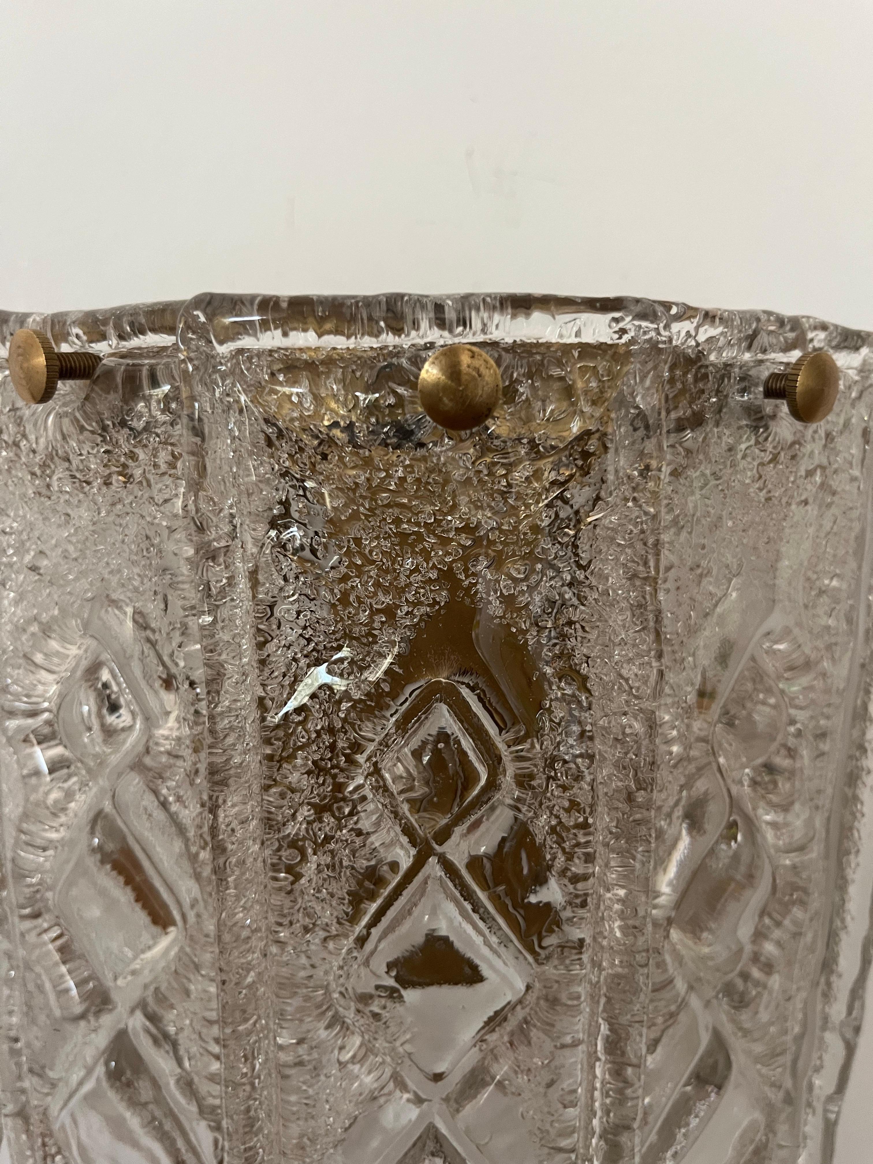 Italienisches Paar Wandleuchten aus klarem Murano-Glas aus der Mitte des Jahrhunderts, 1970er Jahre (Ende des 20. Jahrhunderts) im Angebot