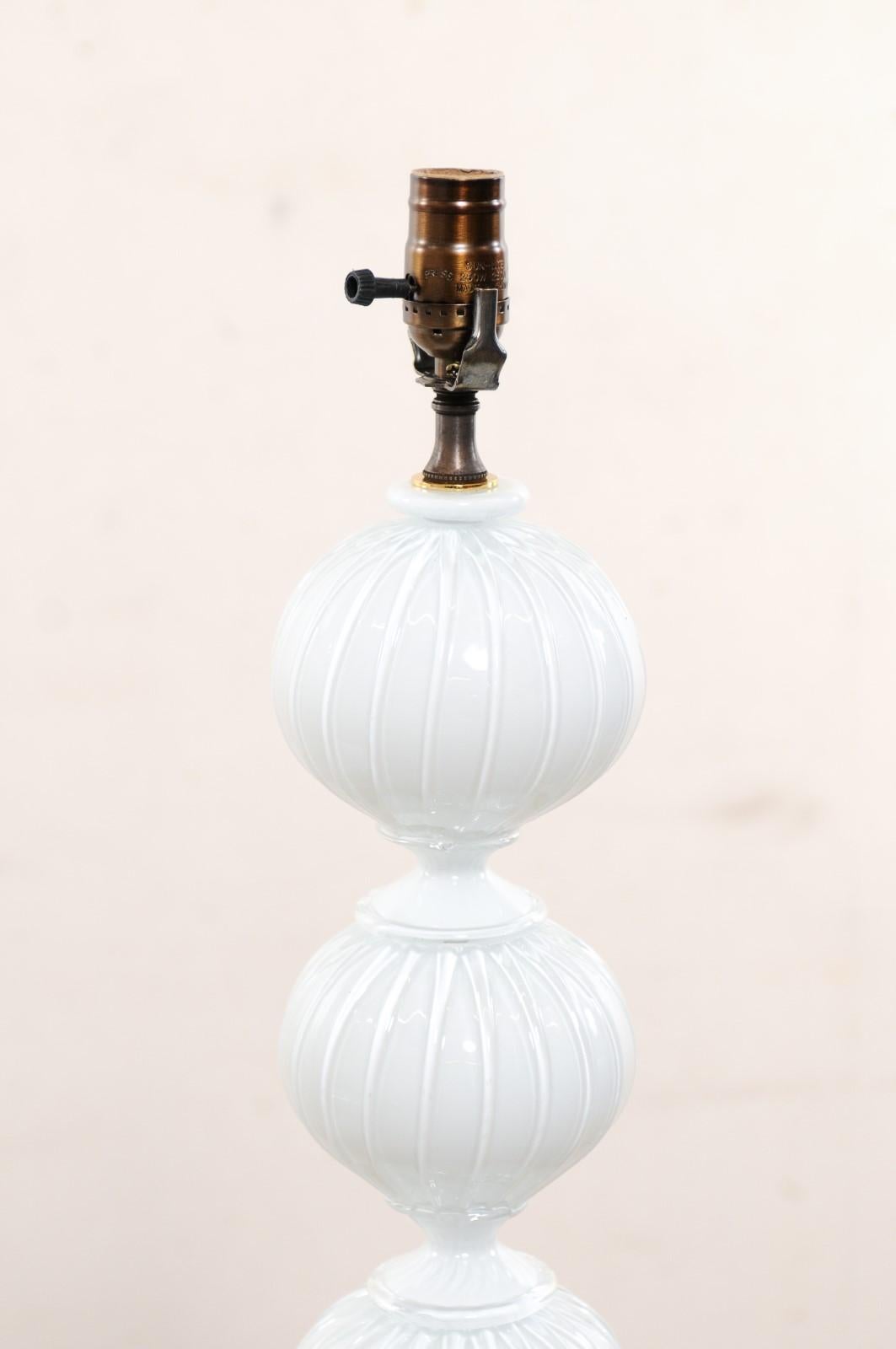 Italienische Murano-Tischlampen aus mundgeblasenem Glas, weißes Glas, Paar im Angebot 5