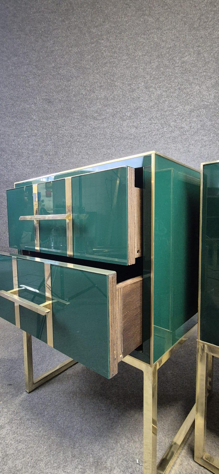 Paire de tables de nuit italiennes Verre de Murano vert foncé et laiton Justfurnituress Neuf - En vente à Guazzora, IT