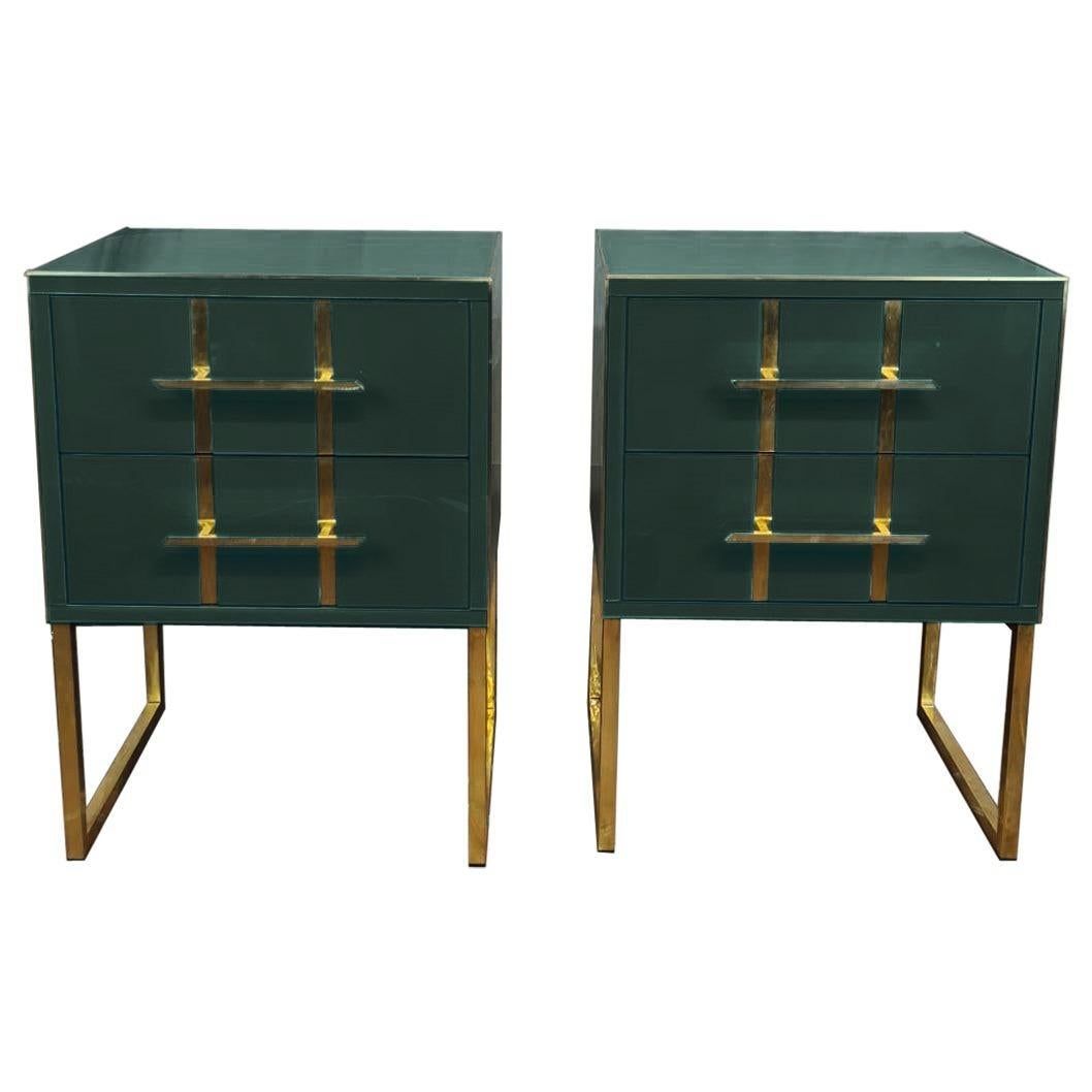 Contemporain Paire de tables de nuit italiennes Verre de Murano vert foncé et laiton Justfurnituress en vente