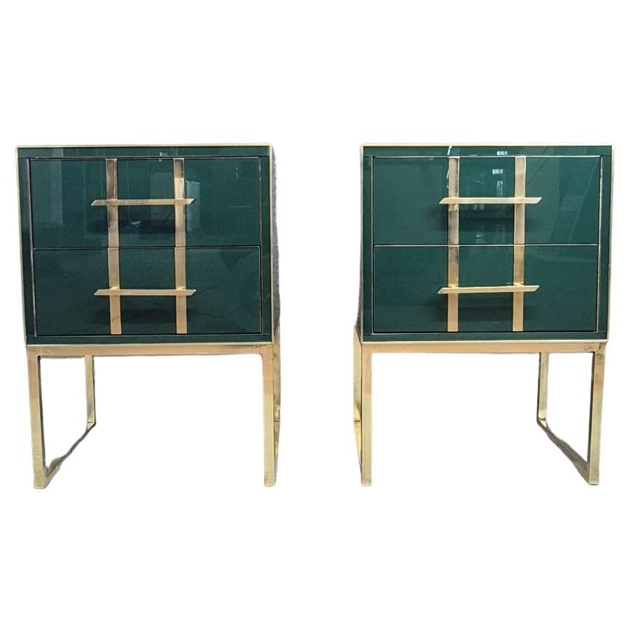 Paire de tables de nuit italiennes Verre de Murano vert foncé et laiton Justfurnituress