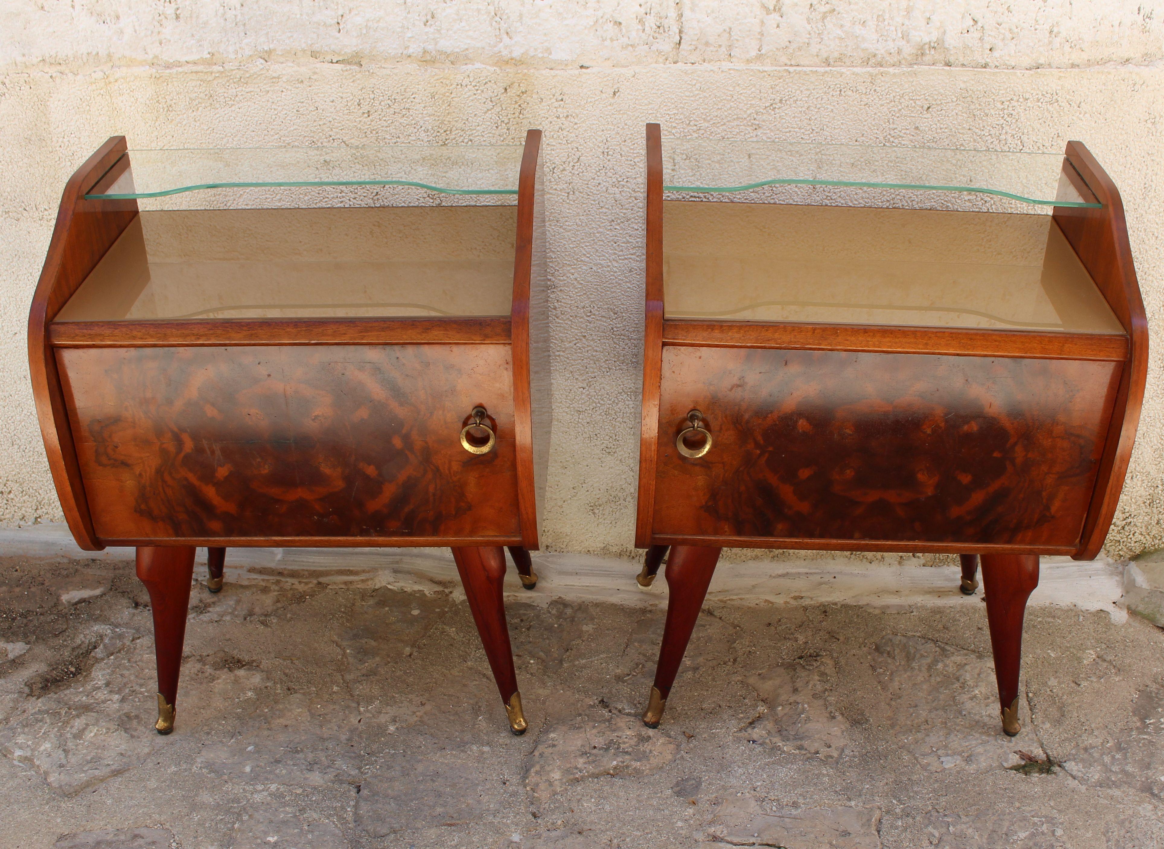 Rosewood pair of 1950s Italian nightstands or end tables. Brass bouts on the bottom of the feet. Attributed to Paolo Buffa. Rivers glass on top and glass shelf.

Shipping to continental US in home delivery $400