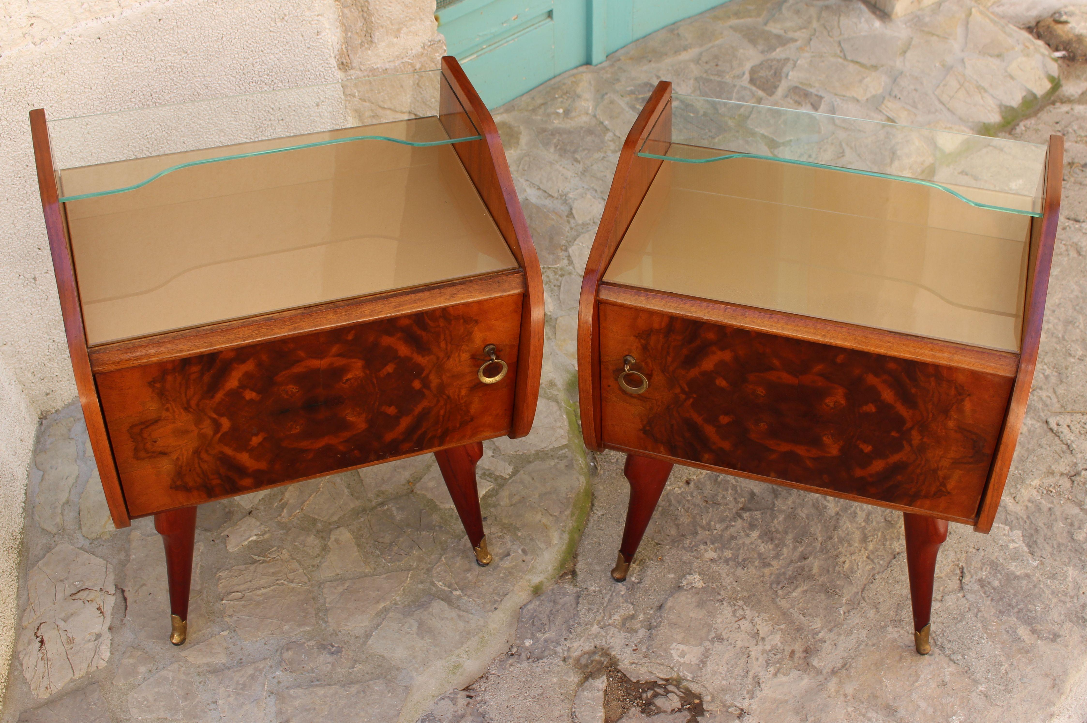 Mid-Century Modern Italian Pair of Nightstands Attributed to Paolo Buffa For Sale