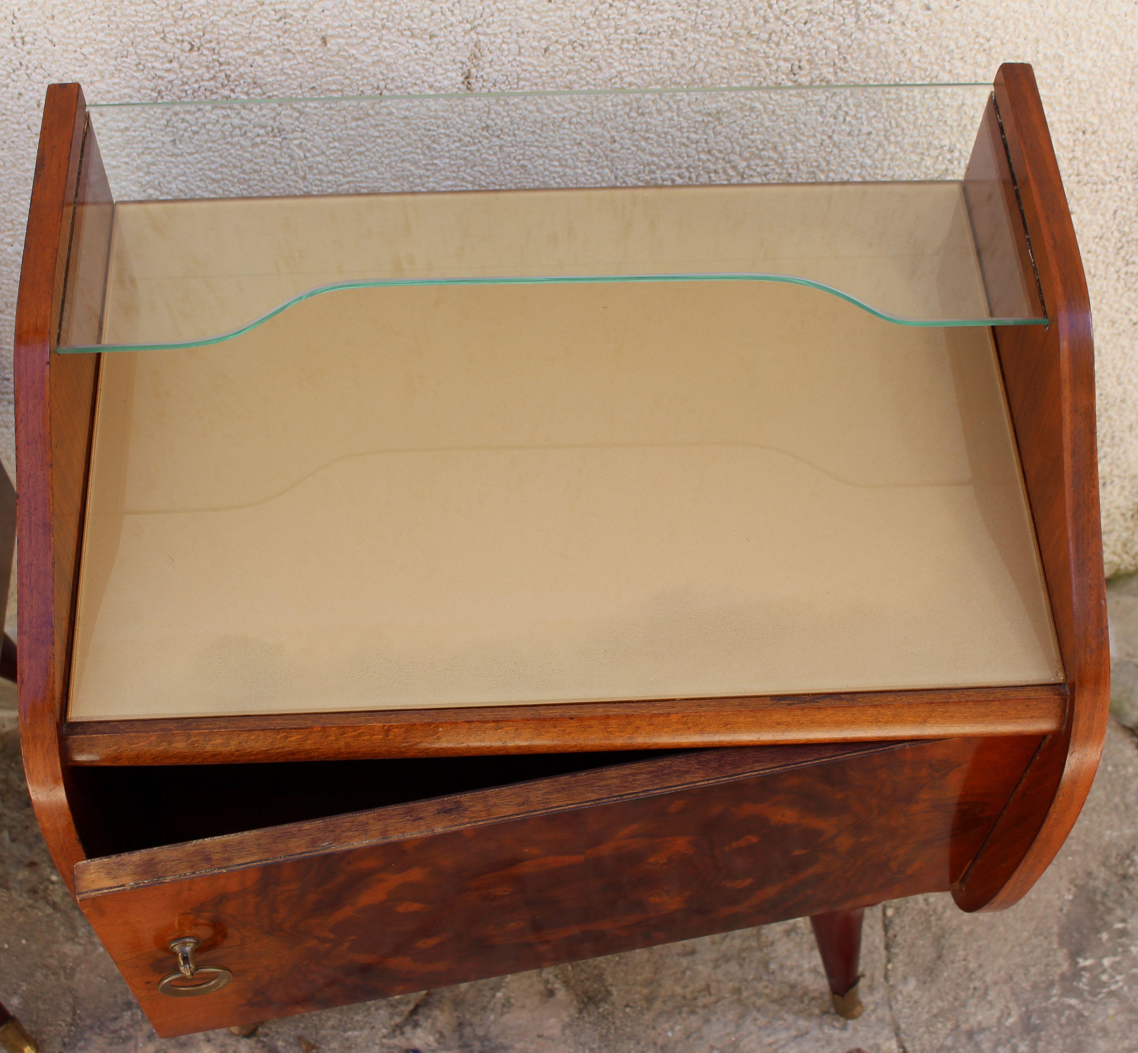 Mid-20th Century Italian Pair of Nightstands Attributed to Paolo Buffa For Sale
