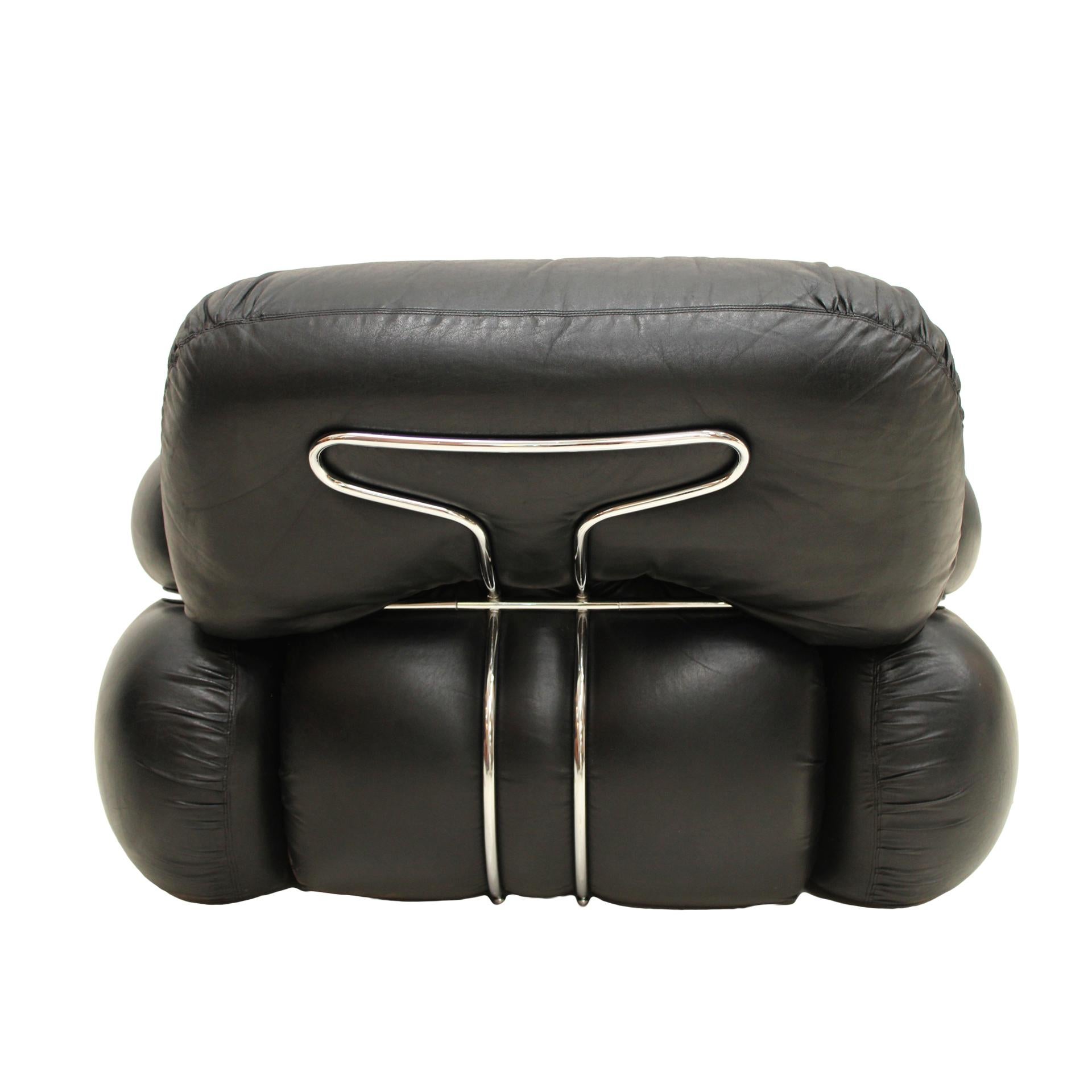 Mid-Century Modern Italian Pair Of Okay Armchairs by Adriano Piazzesi with Black Leather and Steel For Sale