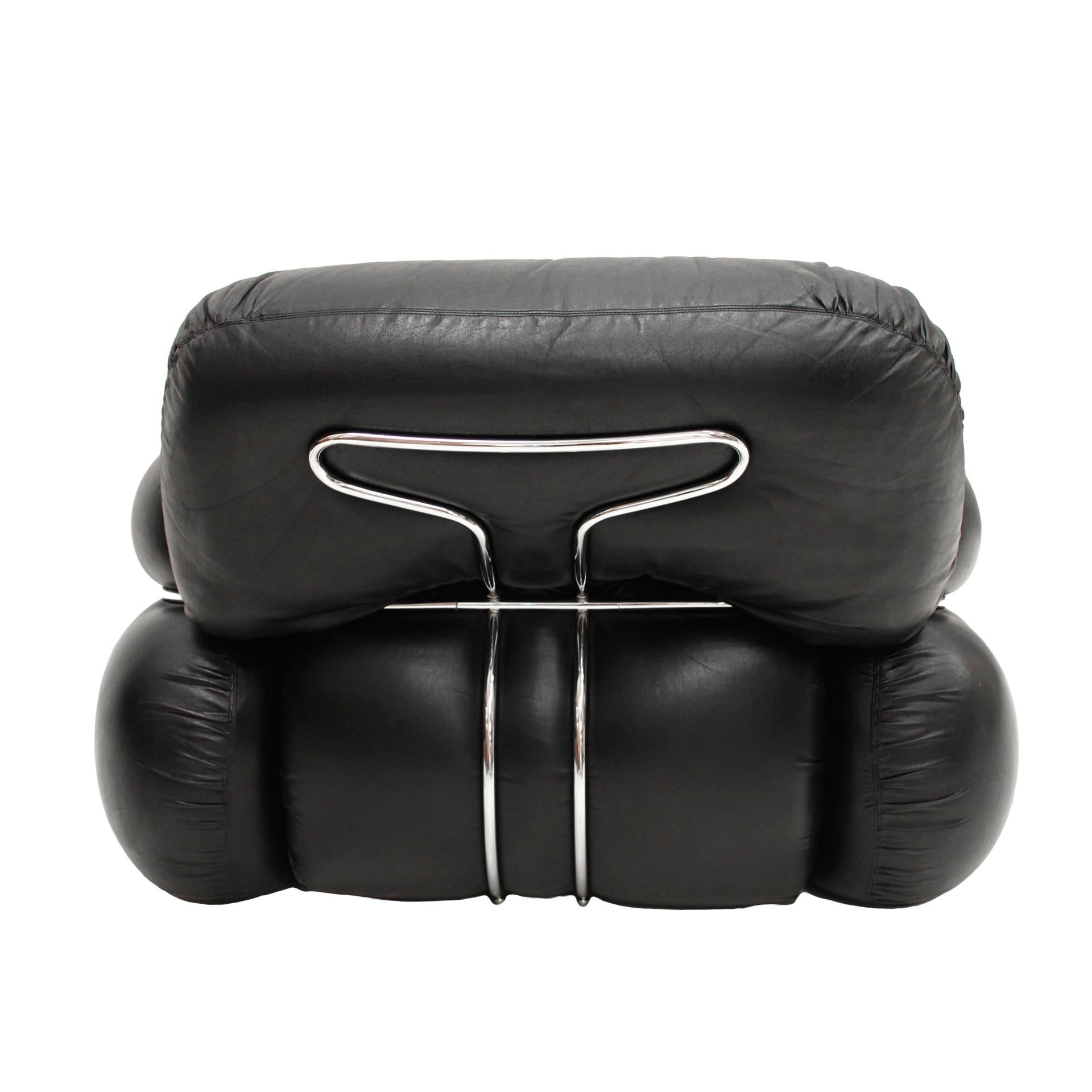 Italian Pair Of Okay Armchairs by Adriano Piazzesi with Black Leather and Steel In Good Condition For Sale In Ibiza, Spain