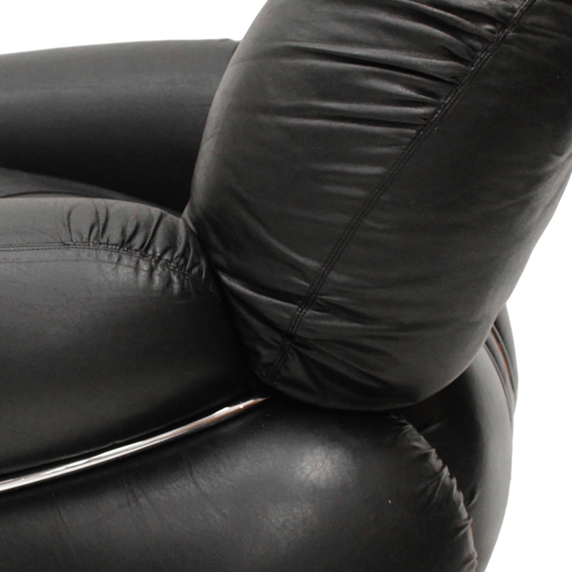 Paire de fauteuils Okay italiens en cuir noir et acier par Adriano Piazzesi en vente 2