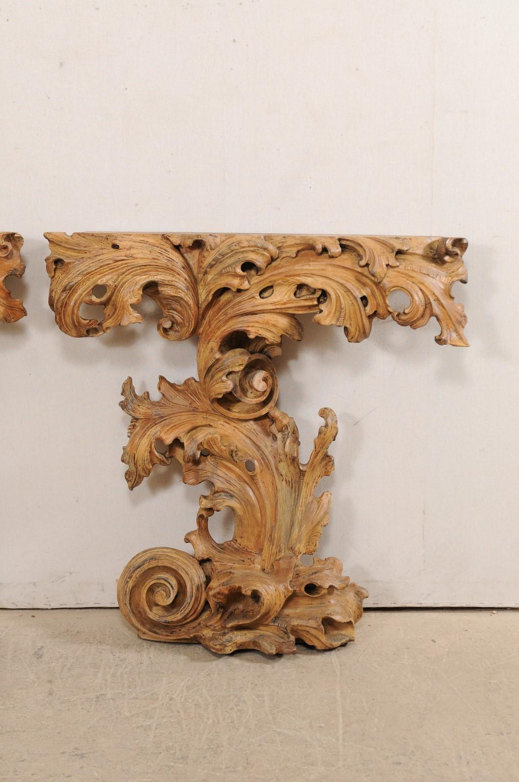 20th Century Italian Pair of Ornately-Carved Scrolling Acanthus Leaf 