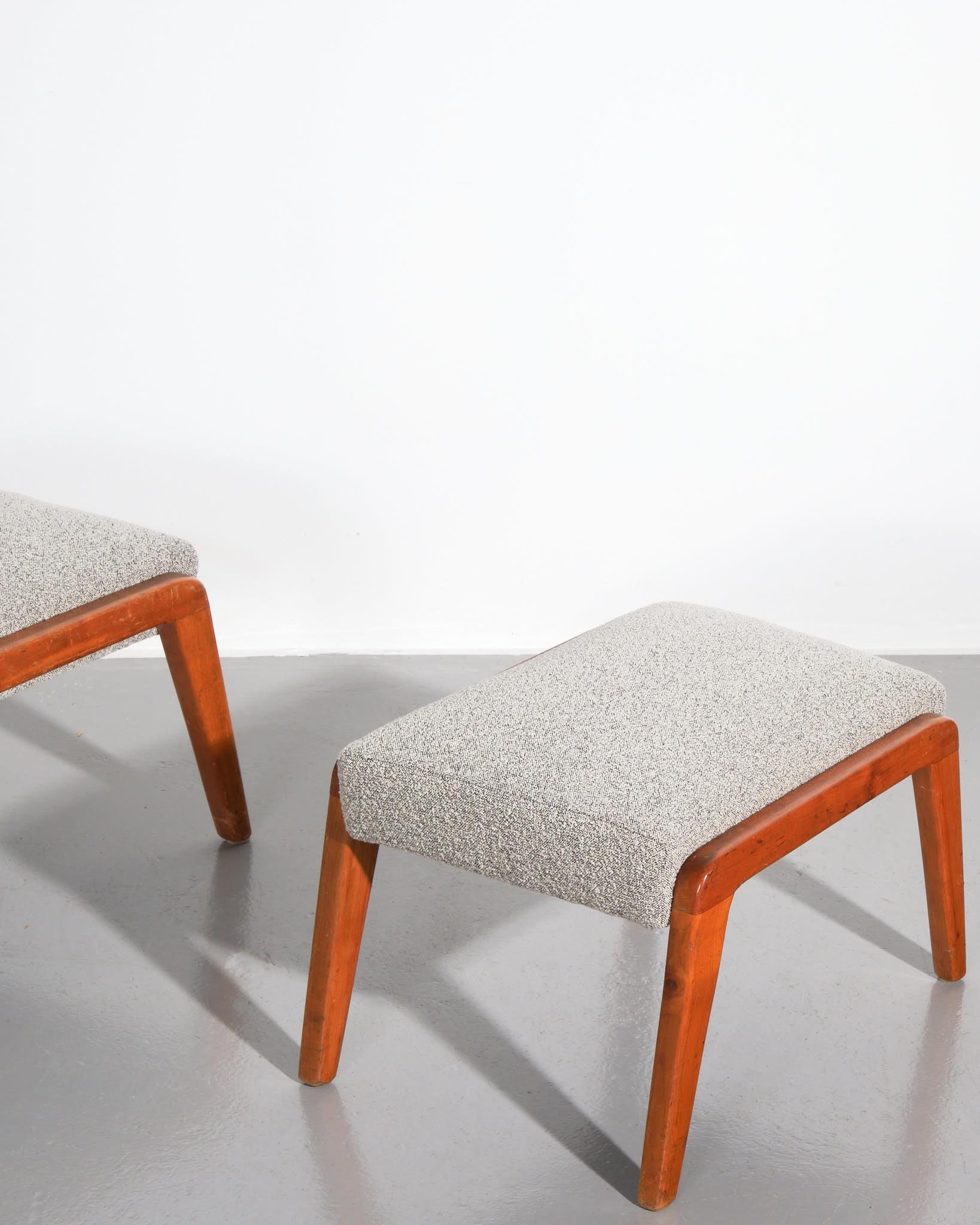 Italian, Pair of ottomans In Excellent Condition For Sale In London, GB