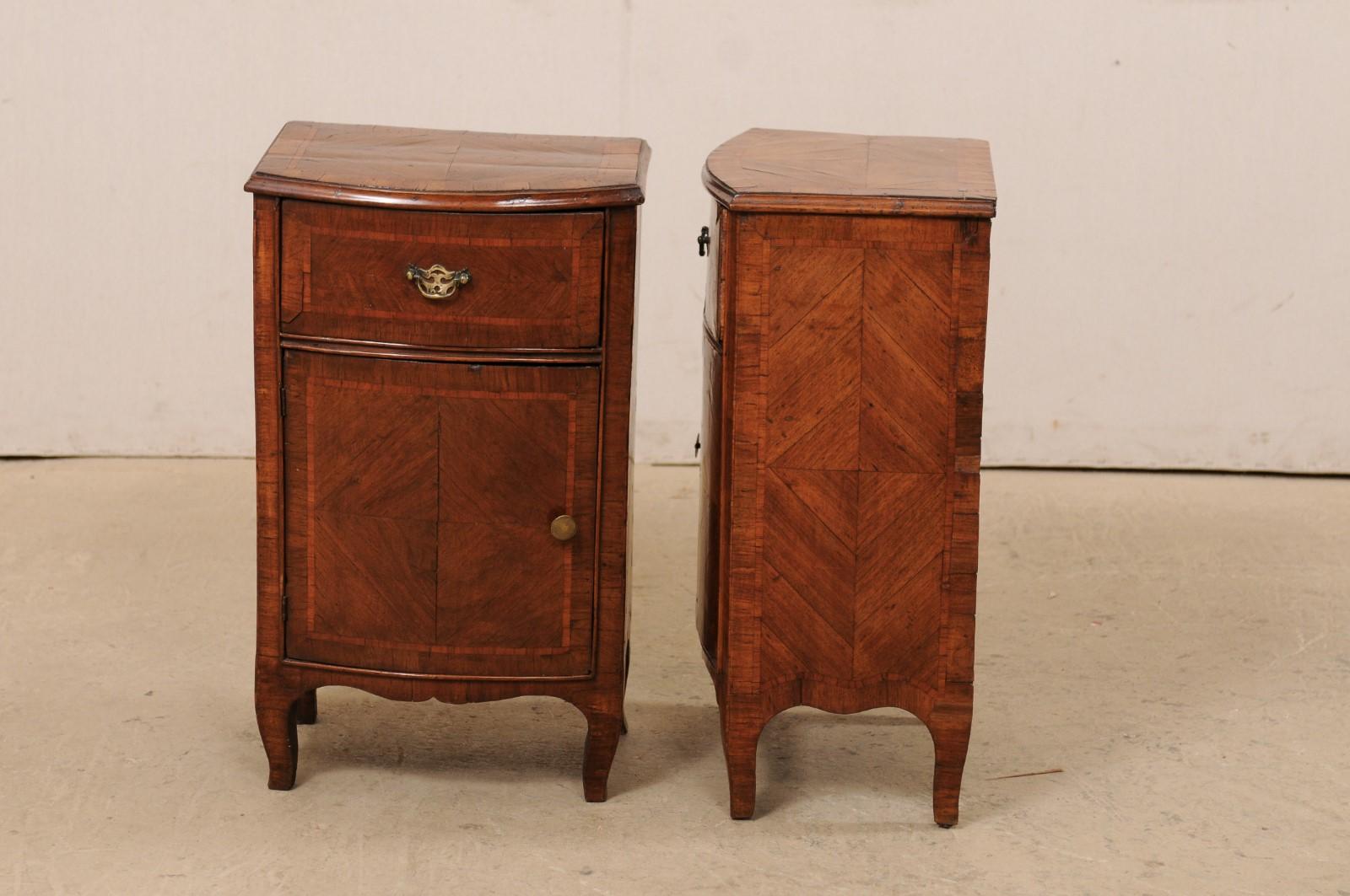 Italian Pair of Petite-Sized, Bow-Front Side Chests, Turn of the 18/19th Century For Sale 5