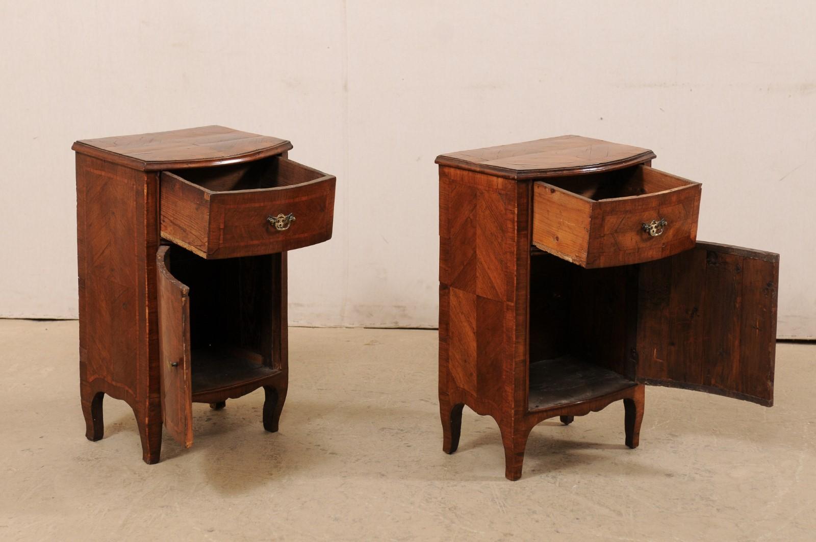 18th Century Italian Pair of Petite-Sized, Bow-Front Side Chests, Turn of the 18/19th Century For Sale