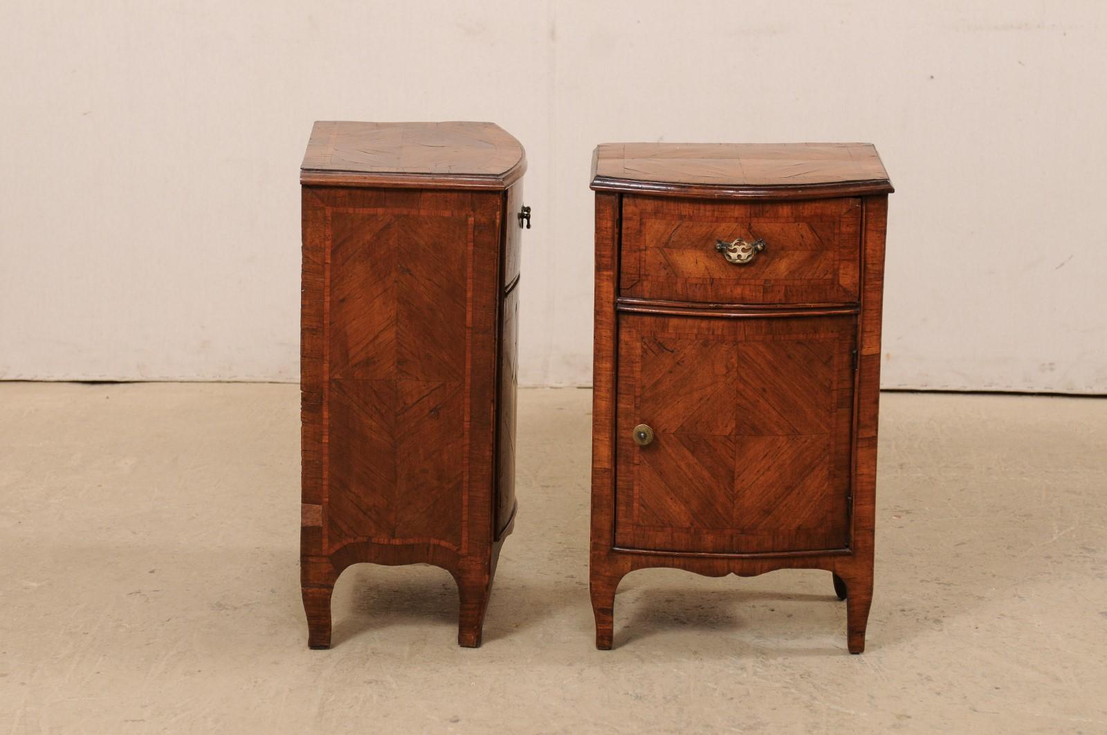 Italian Pair of Petite-Sized, Bow-Front Side Chests, Turn of the 18/19th Century For Sale 2