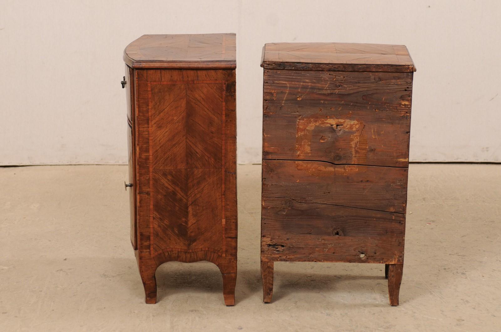 Italian Pair of Petite-Sized, Bow-Front Side Chests, Turn of the 18/19th Century For Sale 4