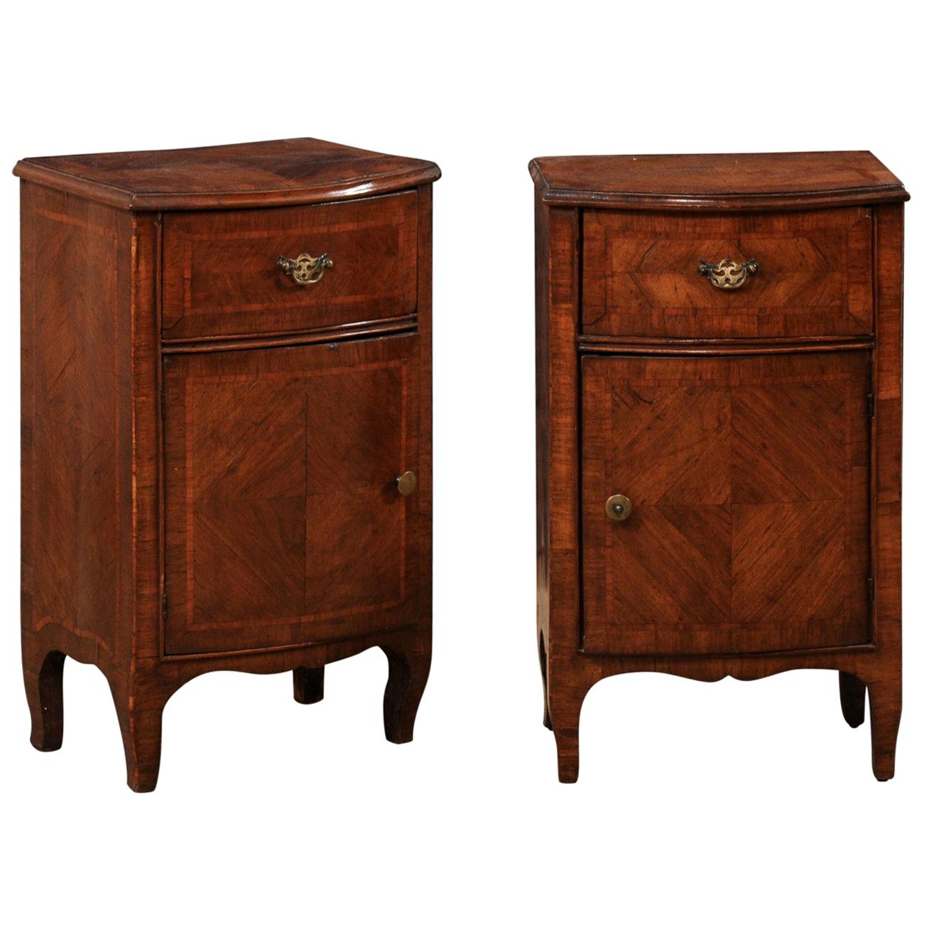 Italian Pair of Petite-Sized, Bow-Front Side Chests, Turn of the 18/19th Century For Sale