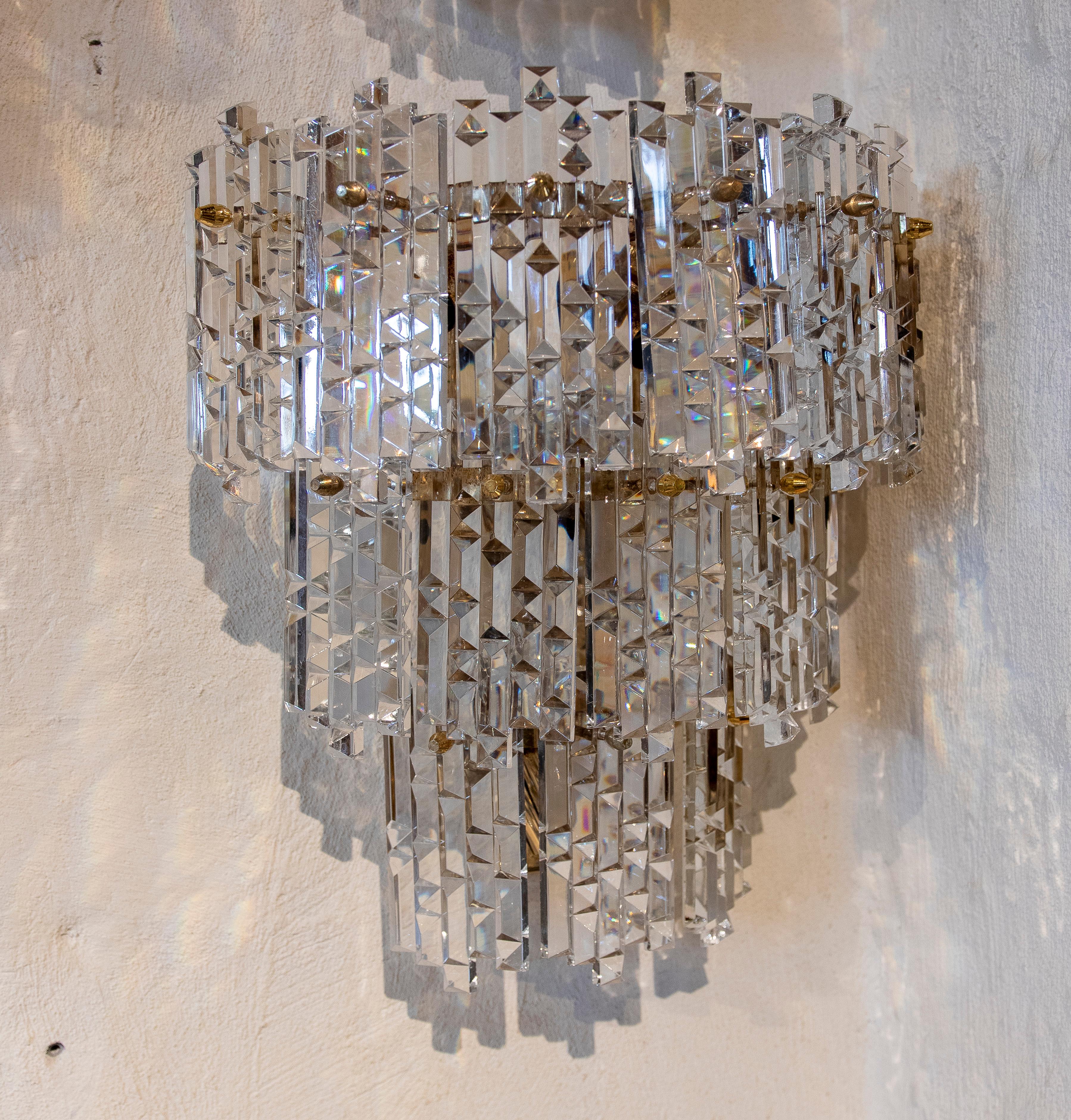 Italian Pair of Sconces Composed of Crystals and Bronze Support In Good Condition For Sale In Marbella, ES