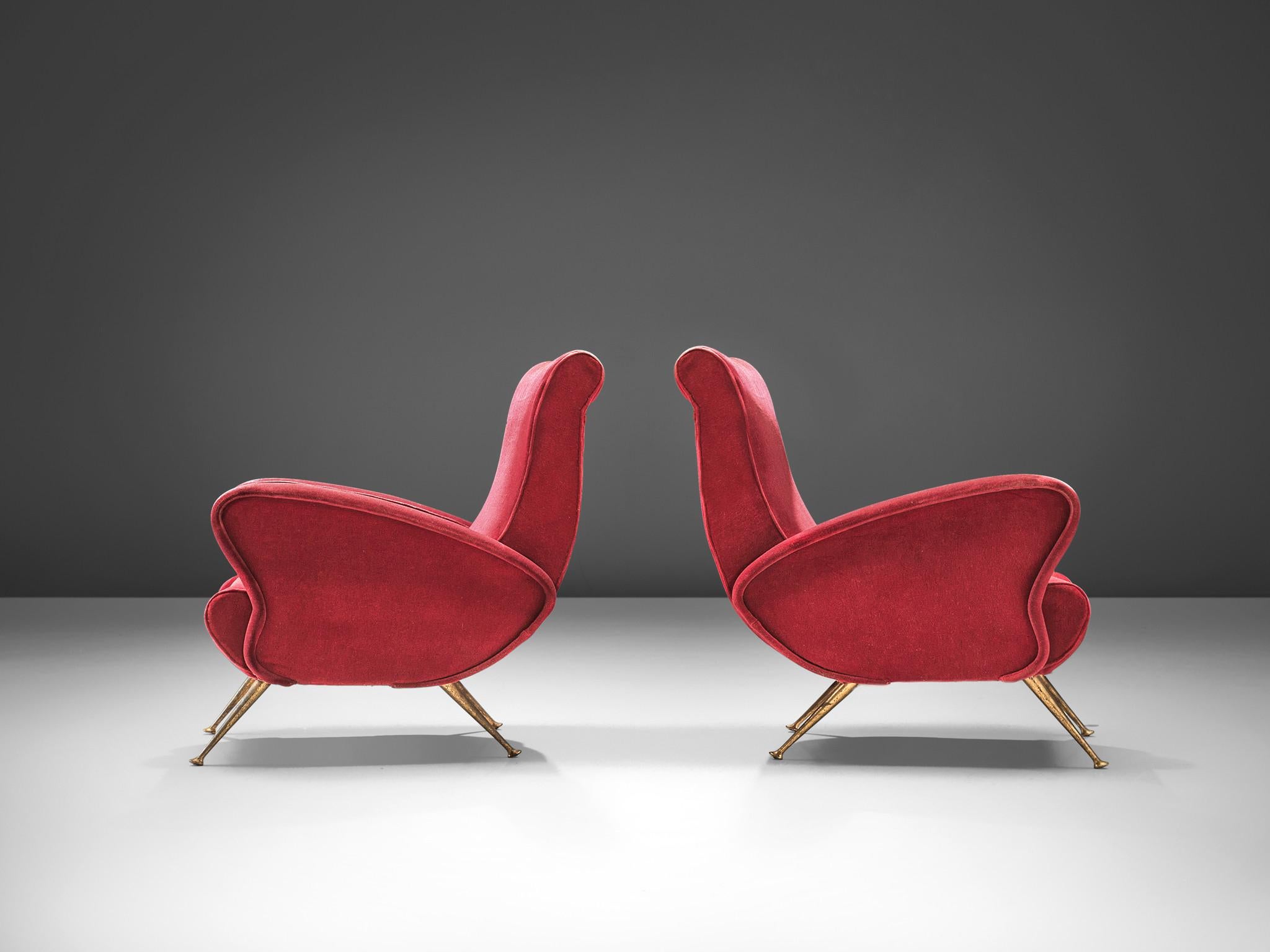 Italian Pair of Sculptural Lounge Chairs in Red Velvet and Brass In Good Condition For Sale In Waalwijk, NL