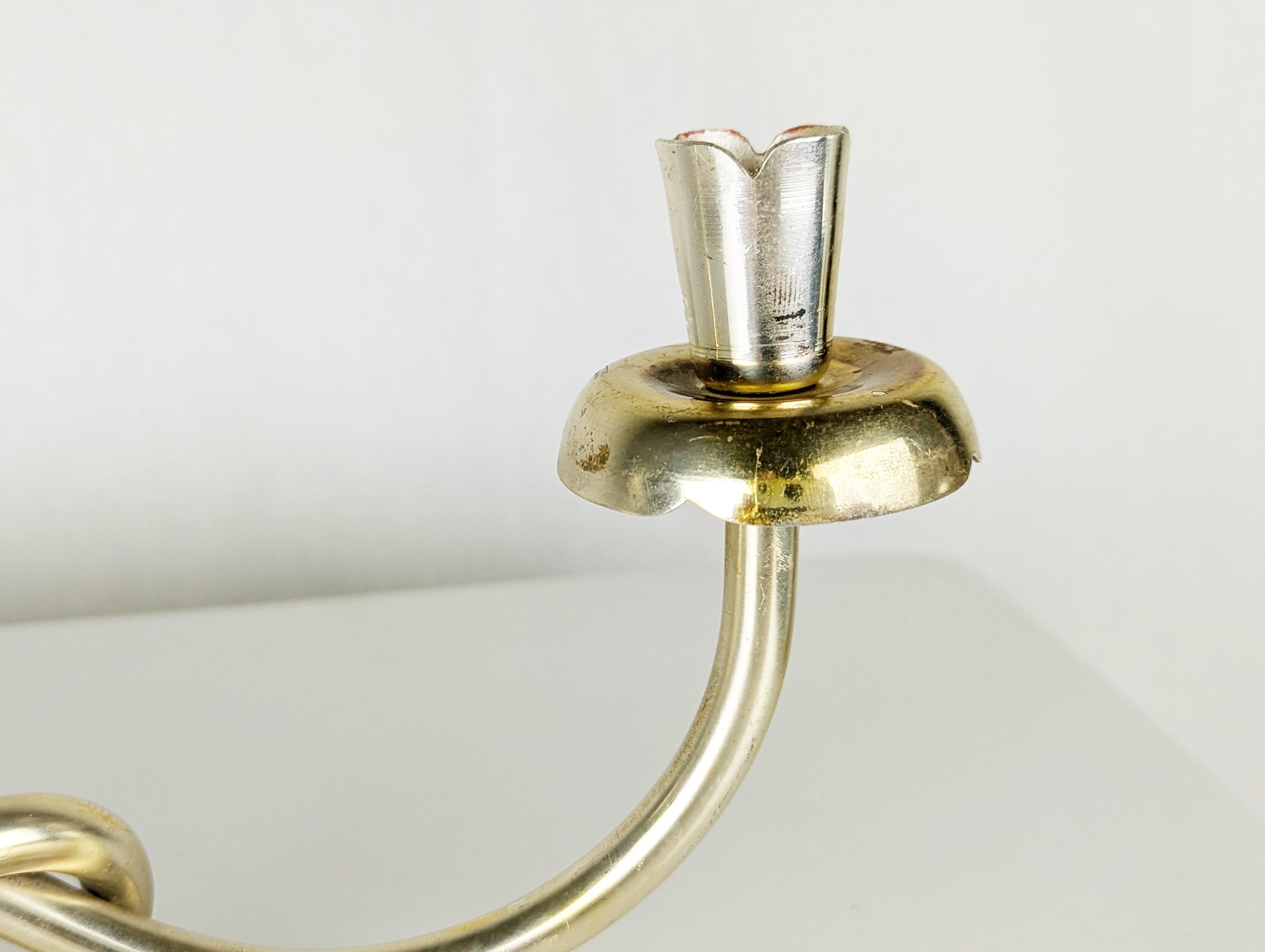 Coppia italiana di candelieri a 2 candele in alluminio placcato argento/anodizzato in vendita 2