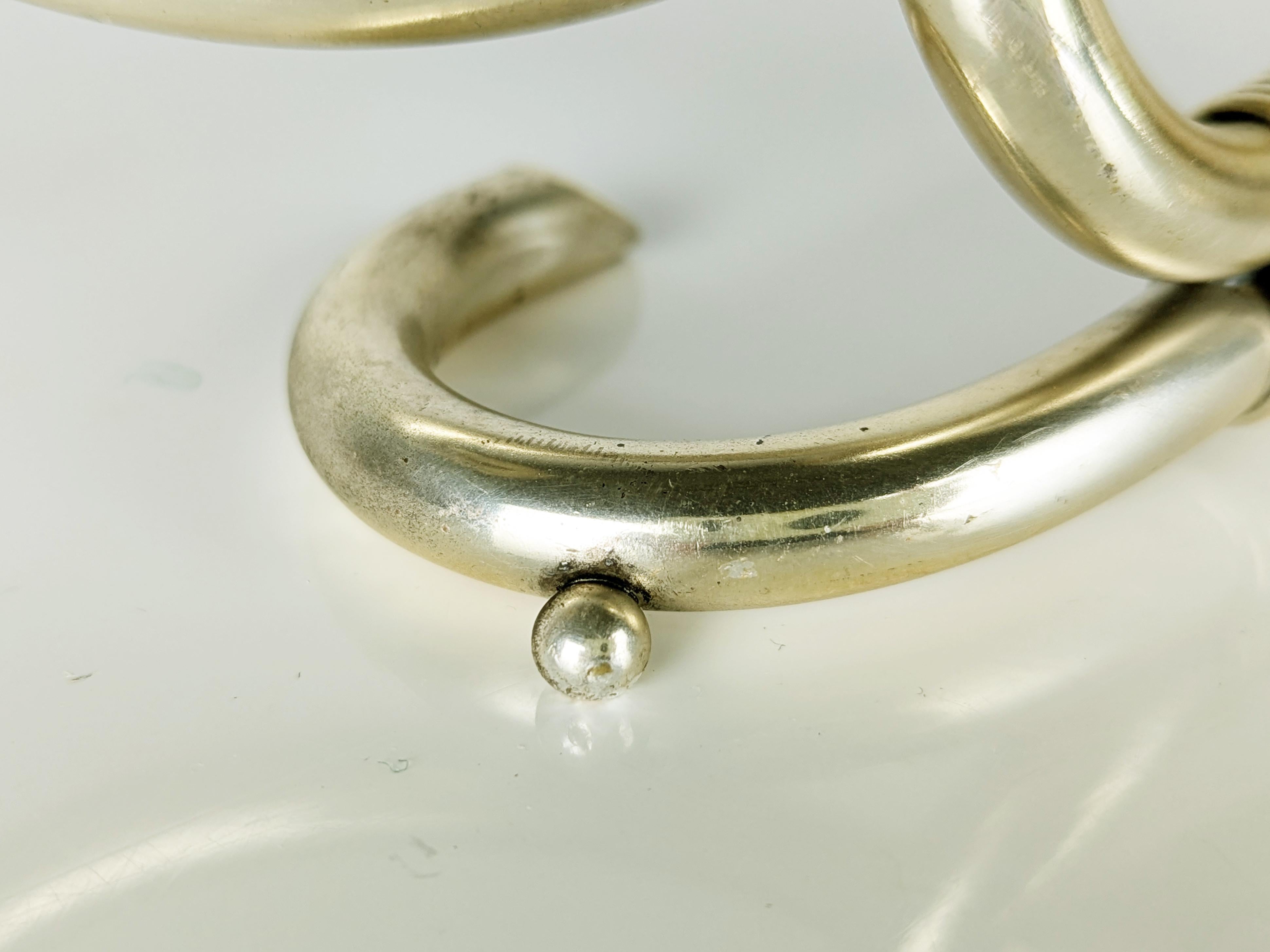 Coppia italiana di candelieri a 2 candele in alluminio placcato argento/anodizzato in vendita 5