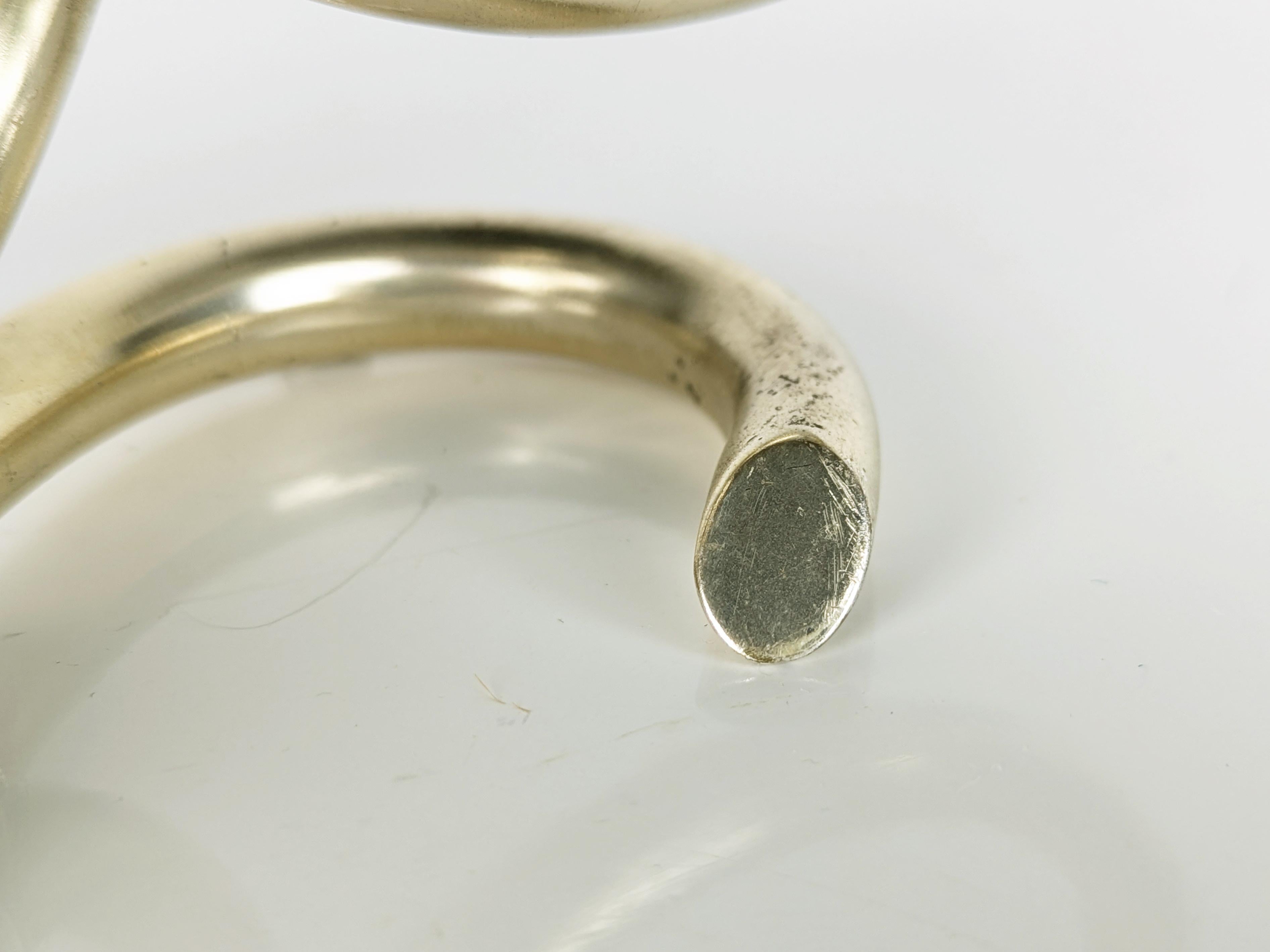 Coppia italiana di candelieri a 2 candele in alluminio placcato argento/anodizzato in vendita 1