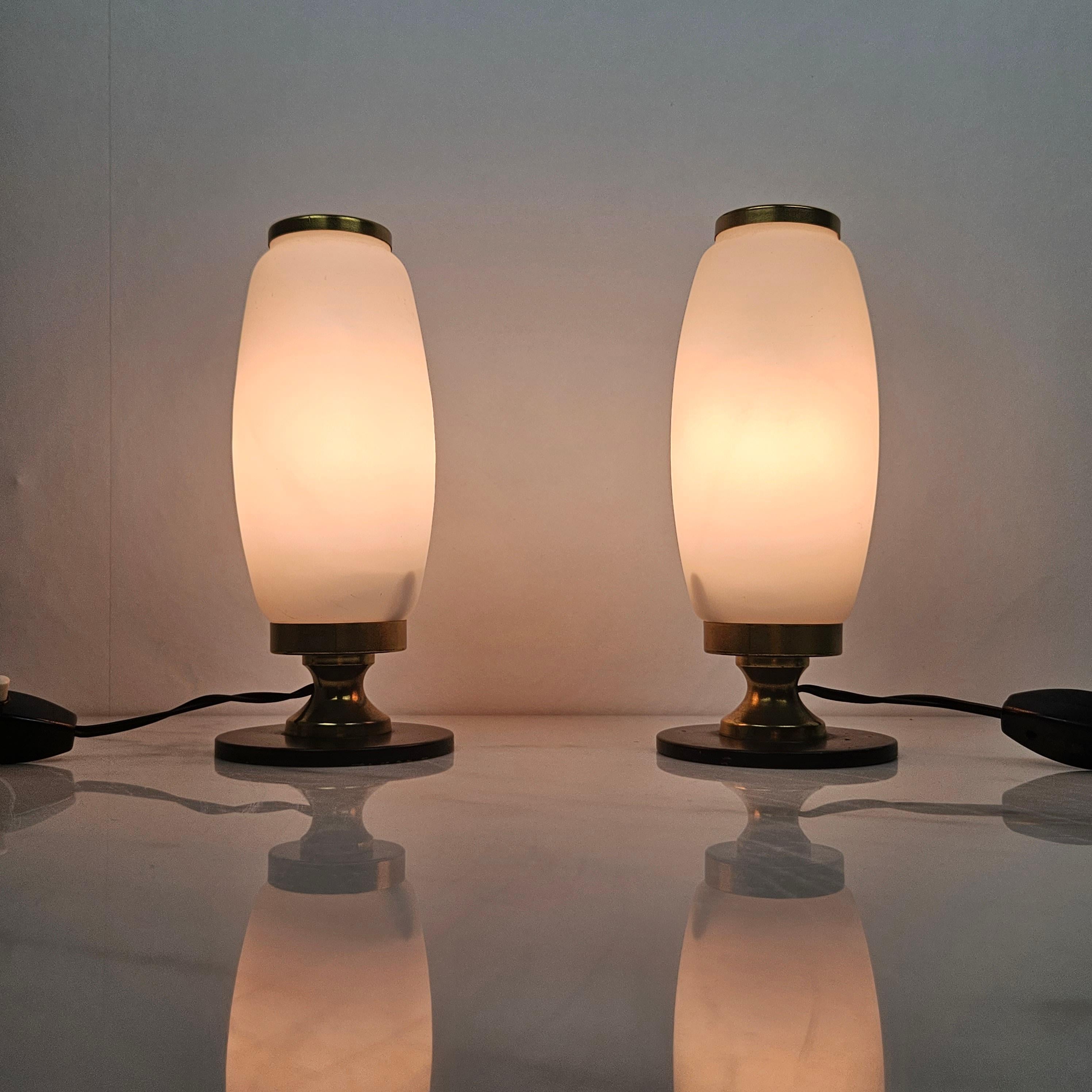Italian Pair of Small Opaline Glass Table or Bedside Lights, 1950's In Good Condition For Sale In Oud Beijerland, NL