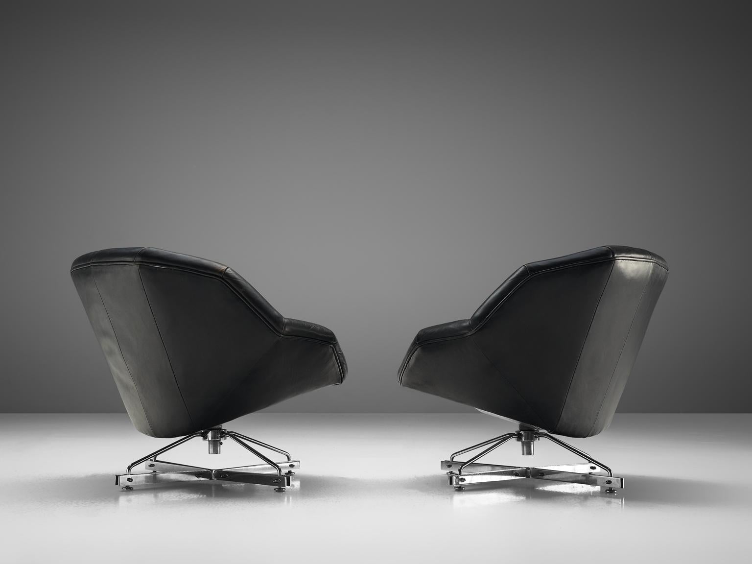 Mid-Century Modern Italian Pair of Swivel Chairs in Black Leather