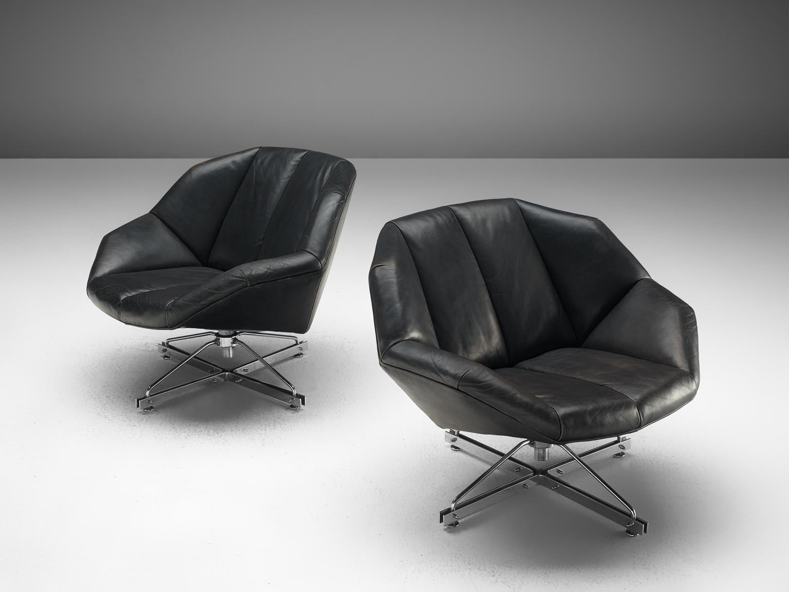 Italian Pair of Swivel Chairs in Black Leather In Good Condition In Waalwijk, NL