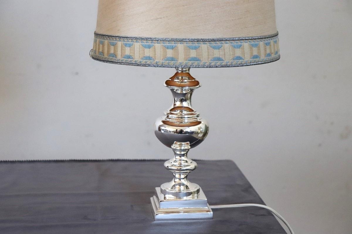 Italienisches Paar Tisch- oder Nachttischlampen aus versilbertem Metall, 1970er Jahre im Angebot 2