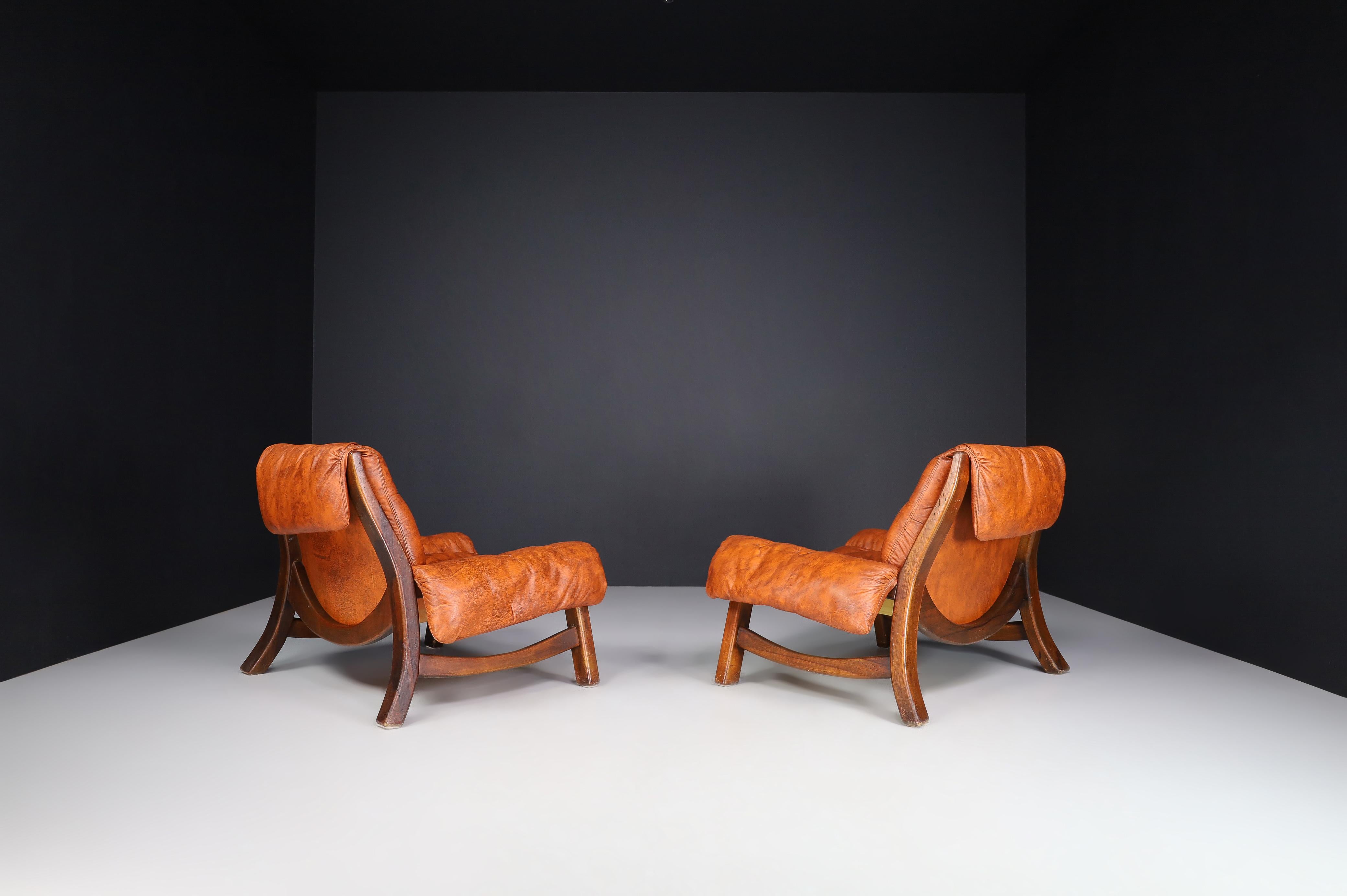 Late 20th Century Italian pair of two Lounge chairs in fine leather and Walnut Wood, Italy 1970s  