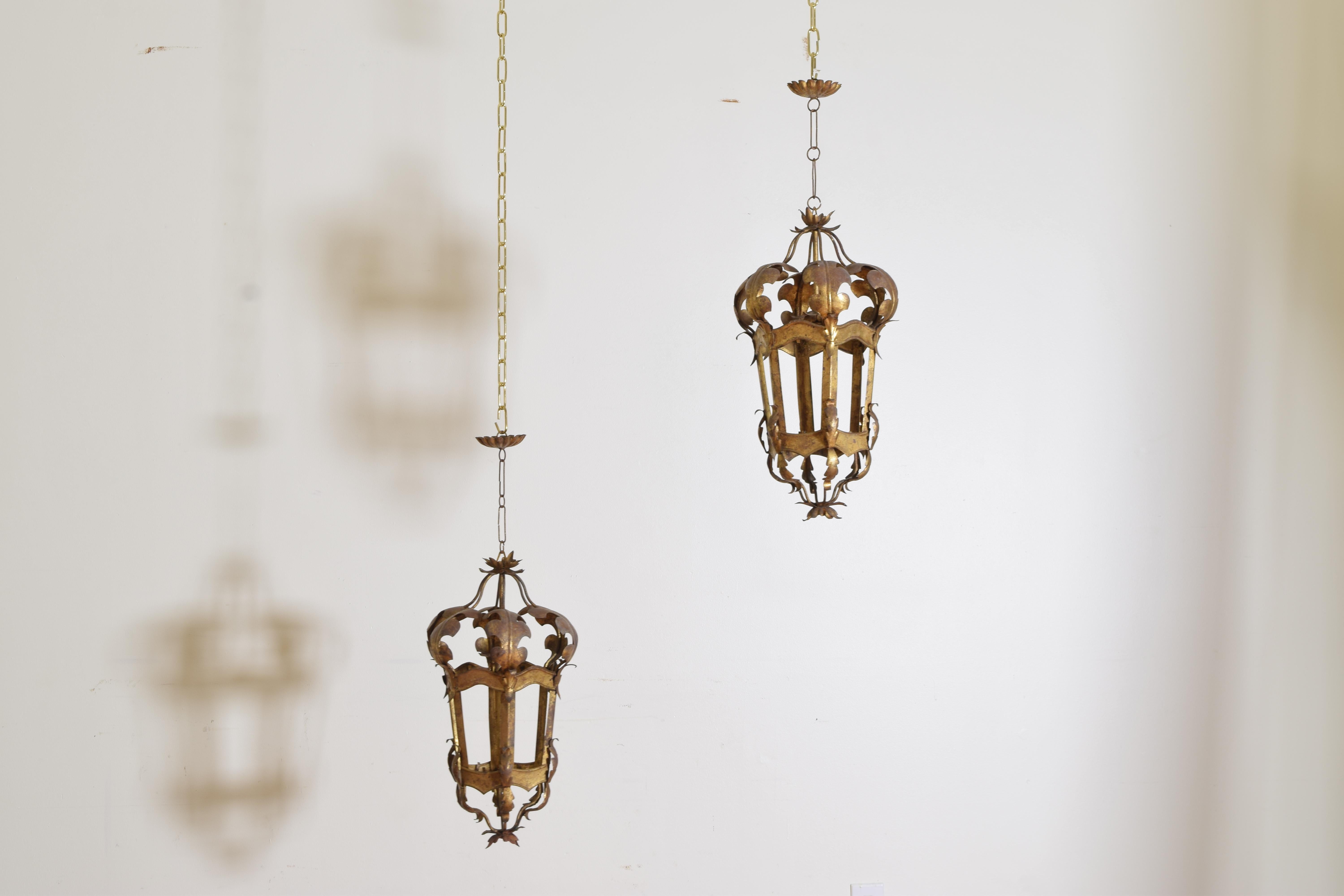 Rococo Italian Pair of Venetian Style Gilt Metal Gondola Lanterns