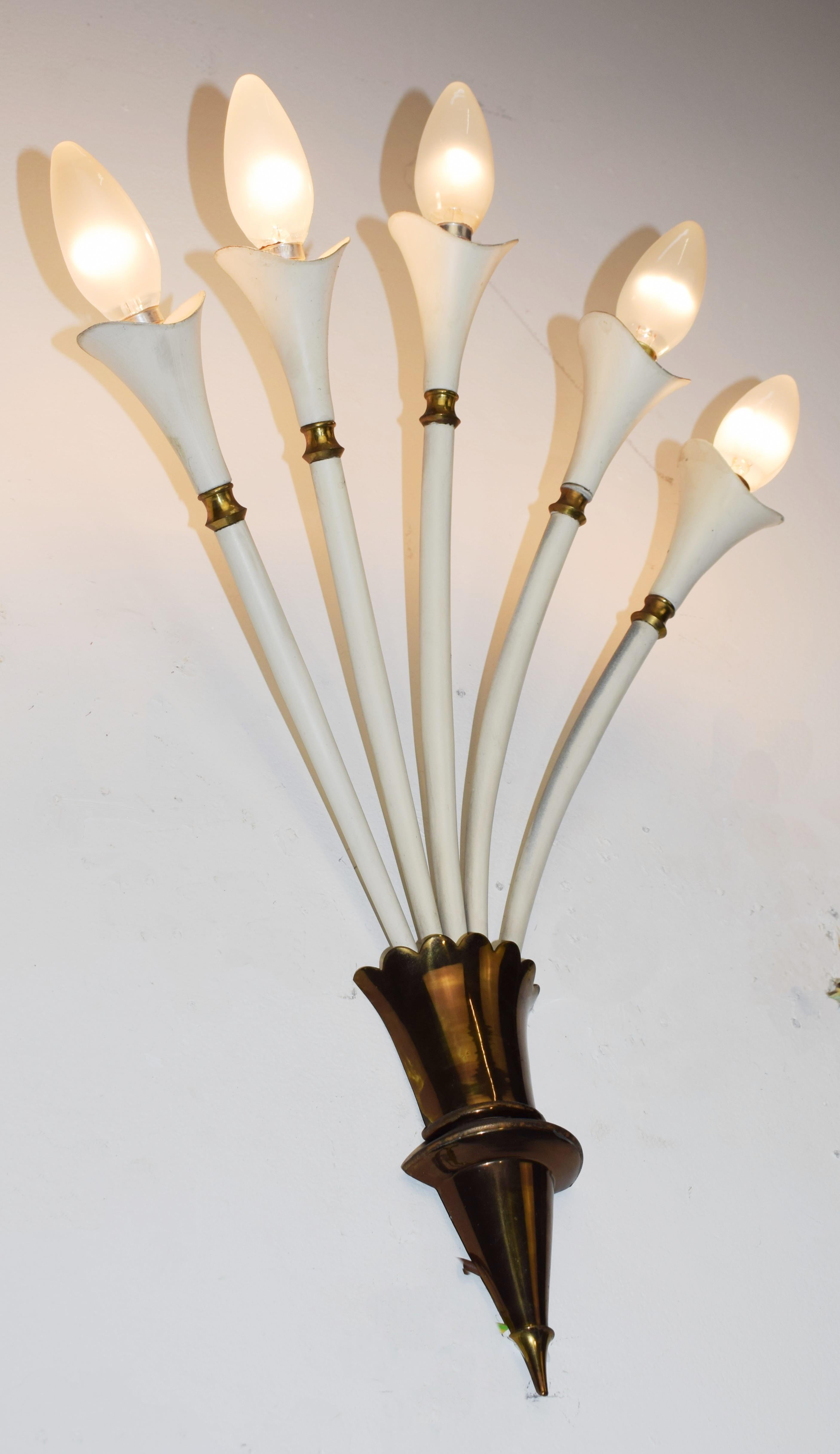 Italian pair of wall lamp, brass and metal, 1950s For Sale 4