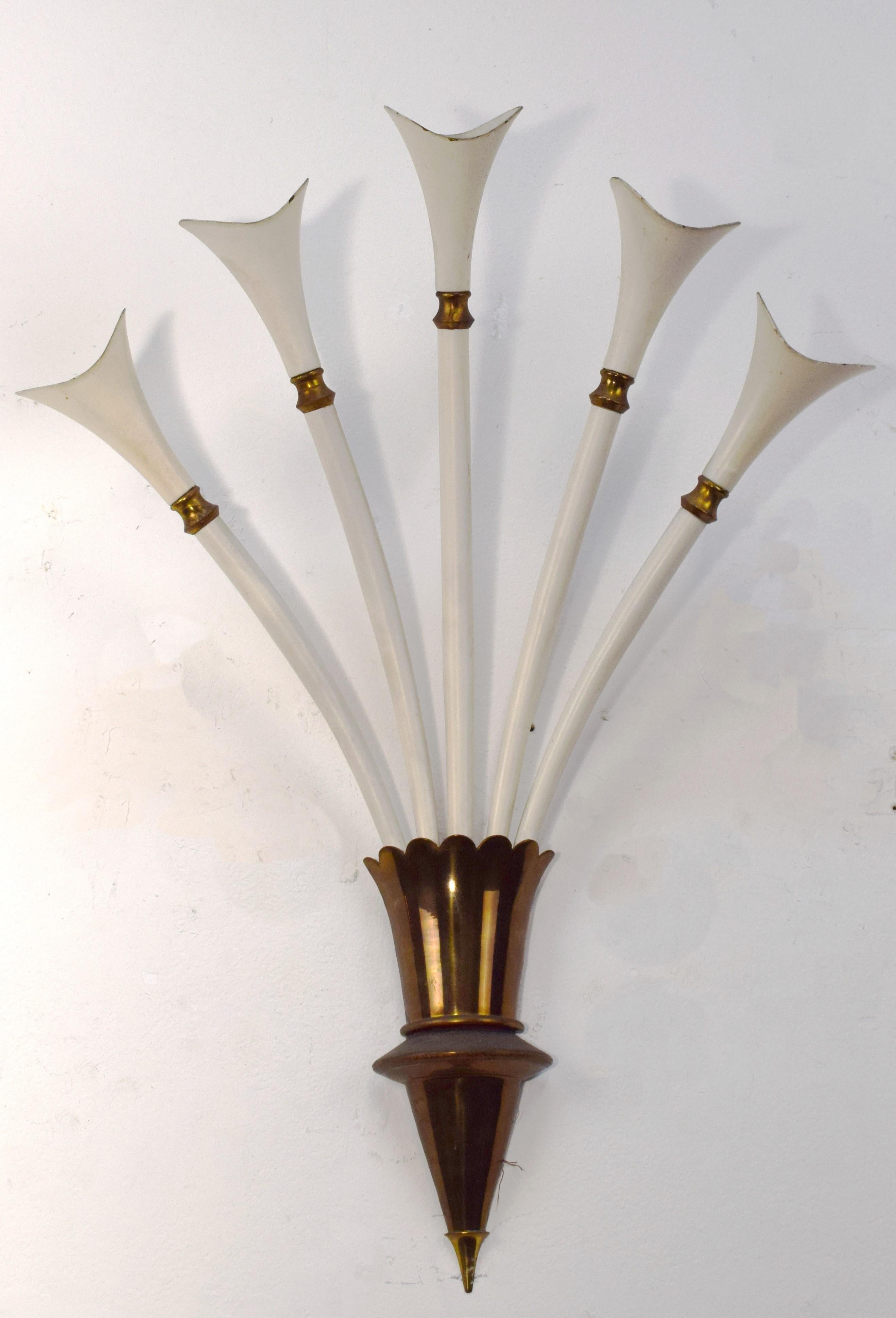 Italian pair of wall lamp, brass and metal, 1950s In Good Condition For Sale In Palermo, PA
