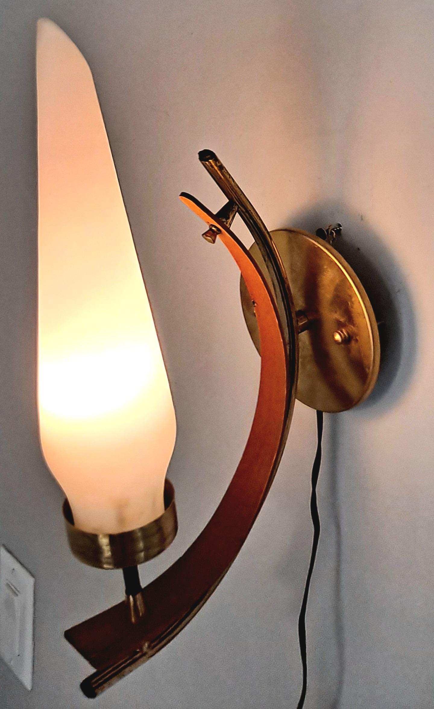 Italian  Pair of Wall Sconces  In Good Condition For Sale In Los Angeles, CA